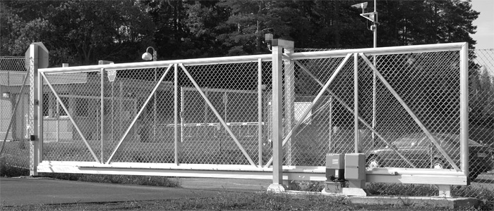 Electric Sliding Gate with an 7-meter opening | Ramirent