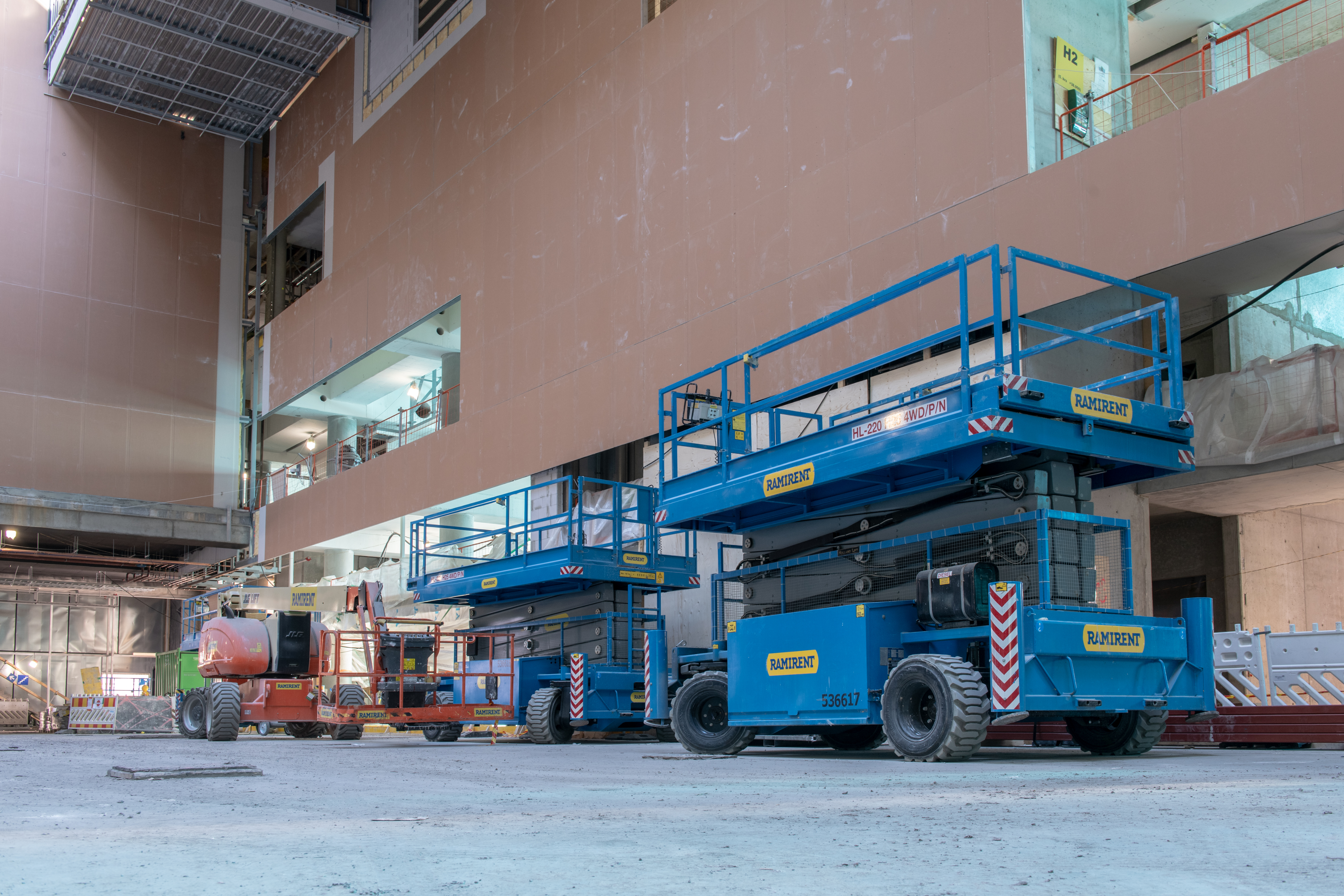 Hybrid Scissor Lift HOLLAND LIFT HL-220H25 4WD/P/N