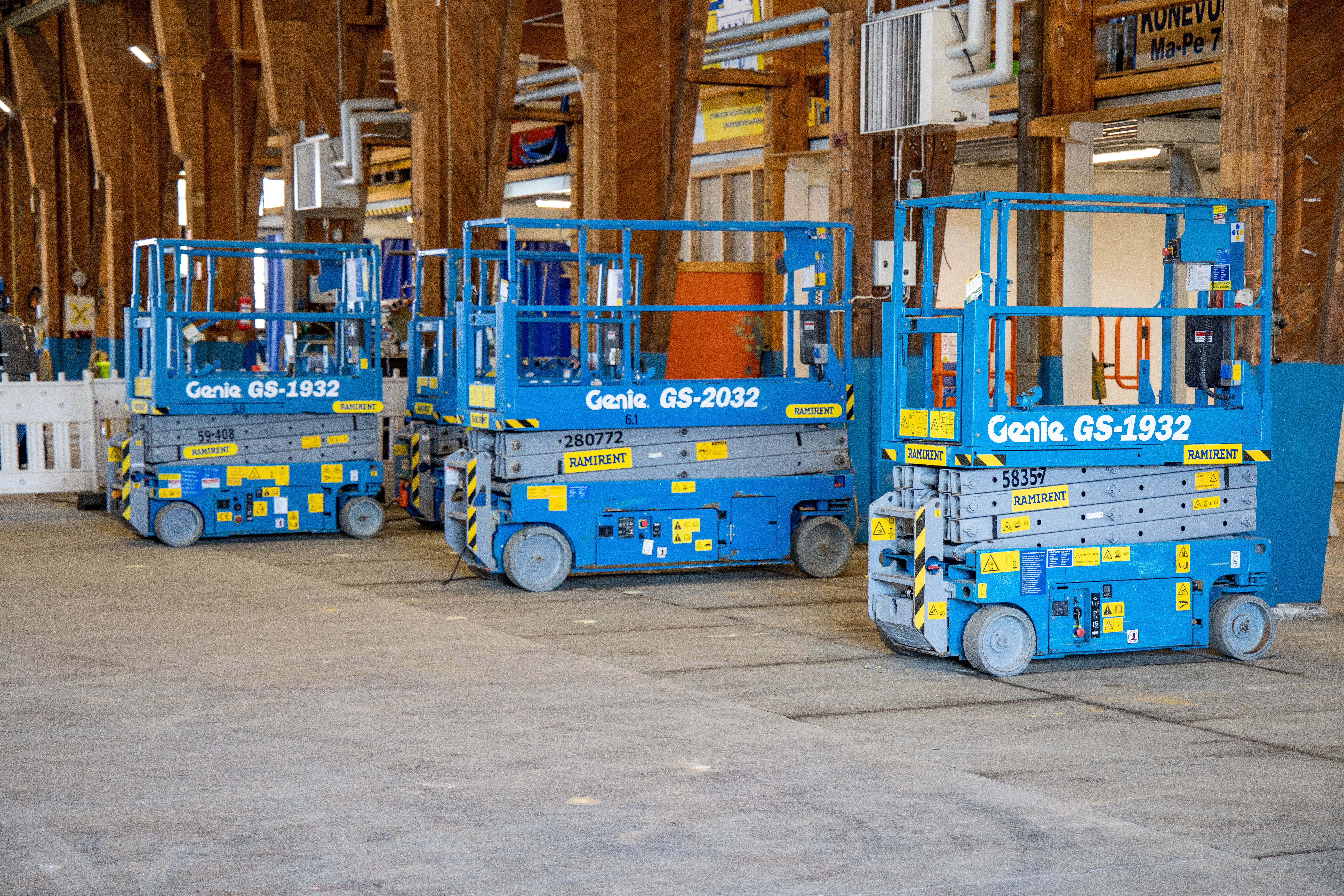 Scissor Lift electric, platform height 6.1 m GENIE GS2032