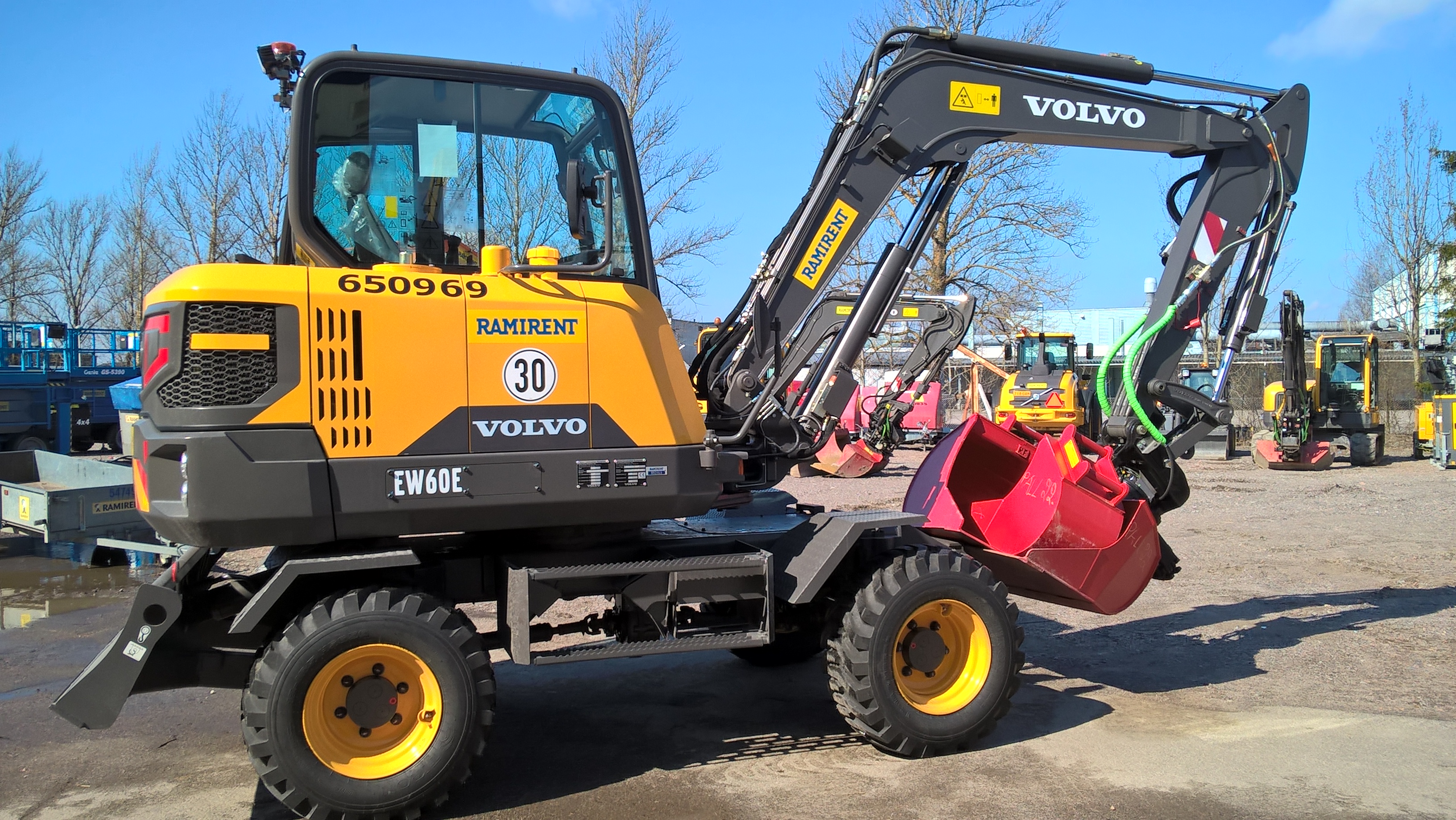 Dieselkäyttöinen pyöräalustainen kaivinkone 6 t VOLVO EW60E
