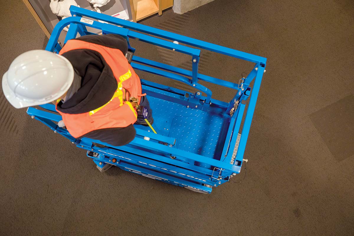 Scissor Lift electric, platform height 3.9 m GENIE GS1330M