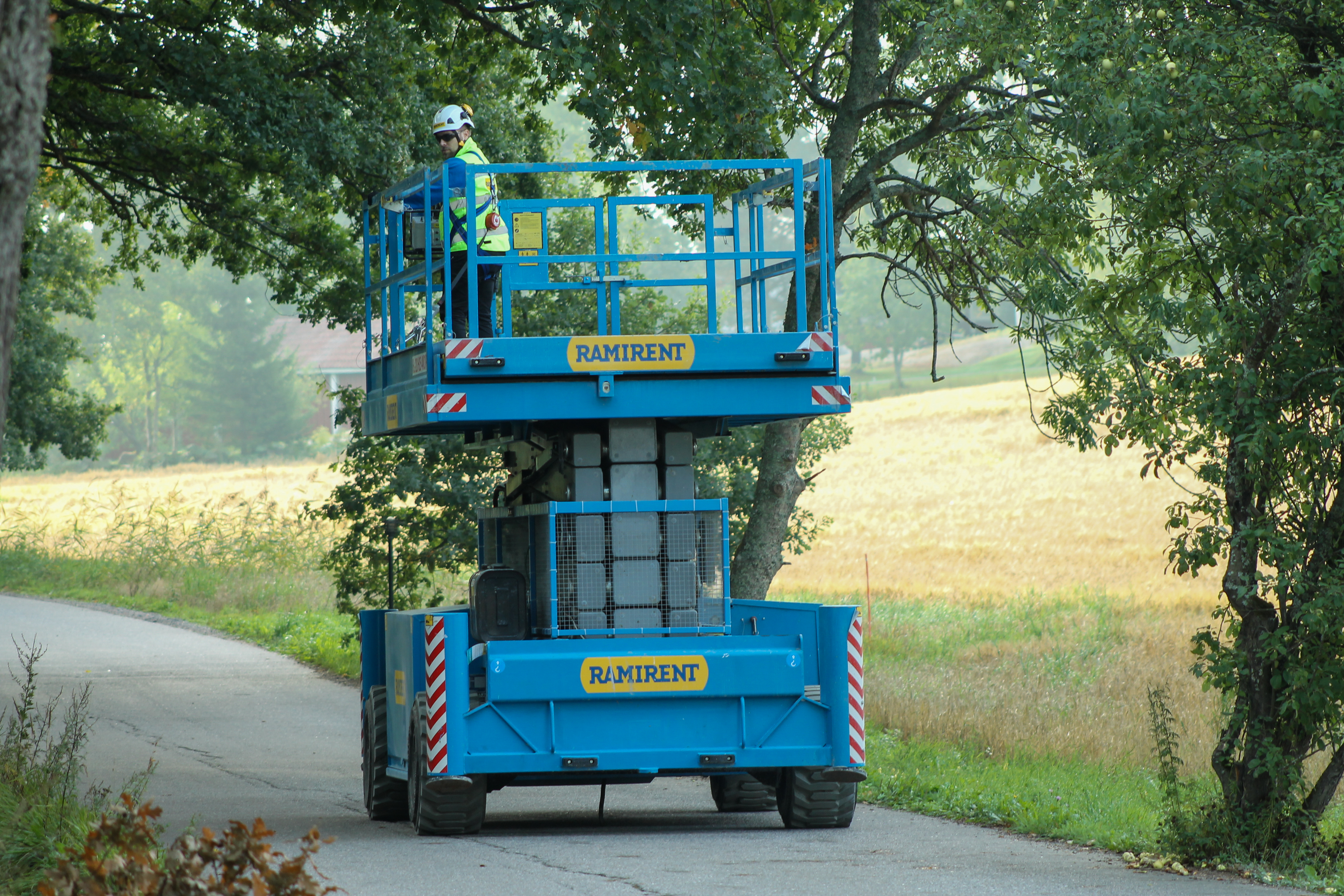 Hybrid Scissor Lift 19,7 m HOLLAND LIFT HL-220H25 4WD/P/N