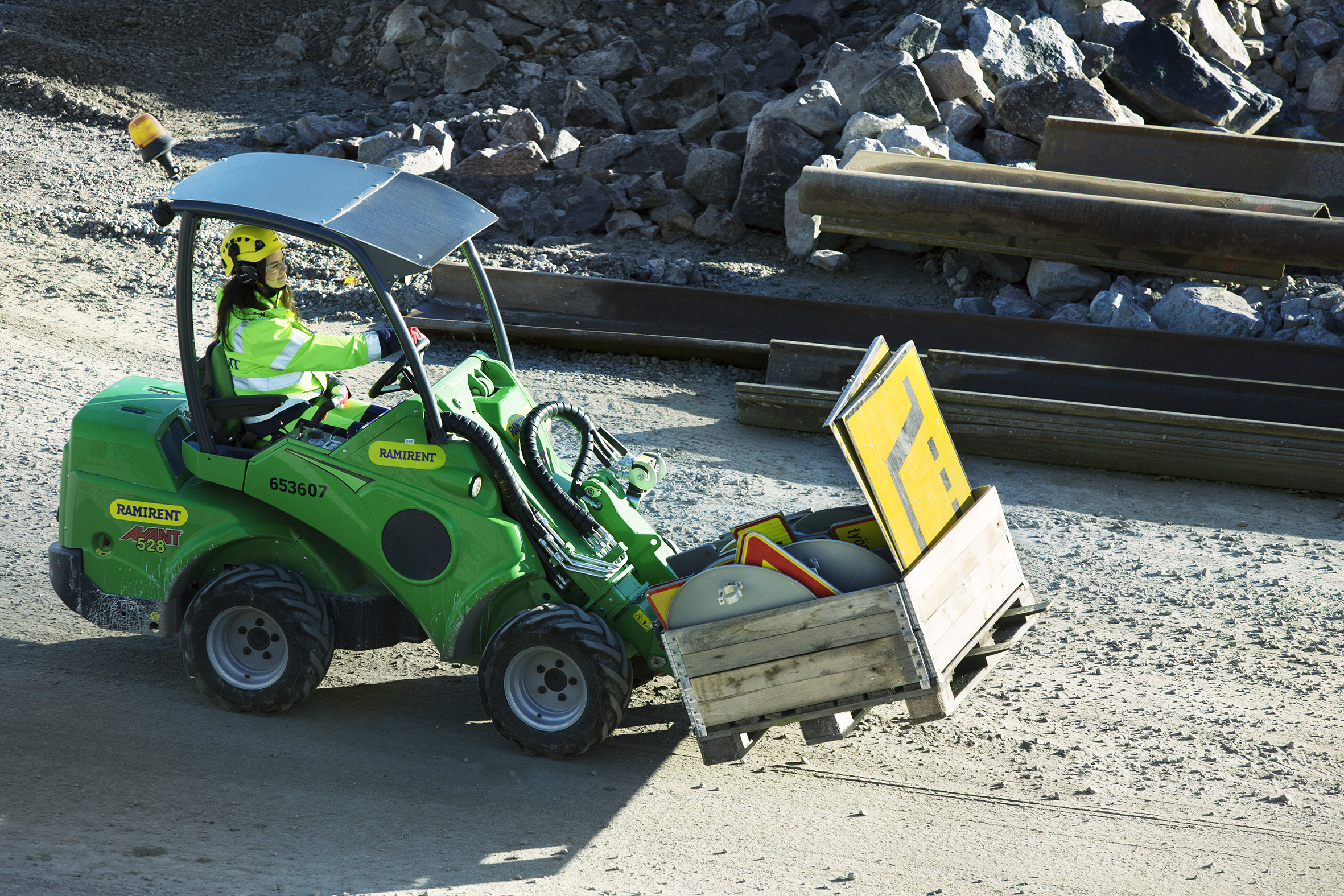 Diesel Powered Wheel Loader 1,3 ton AVANT 528
