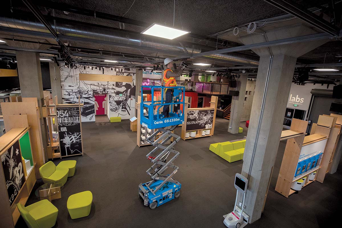 Scissor Lift electric, platform height 3.9 m GENIE GS1330M