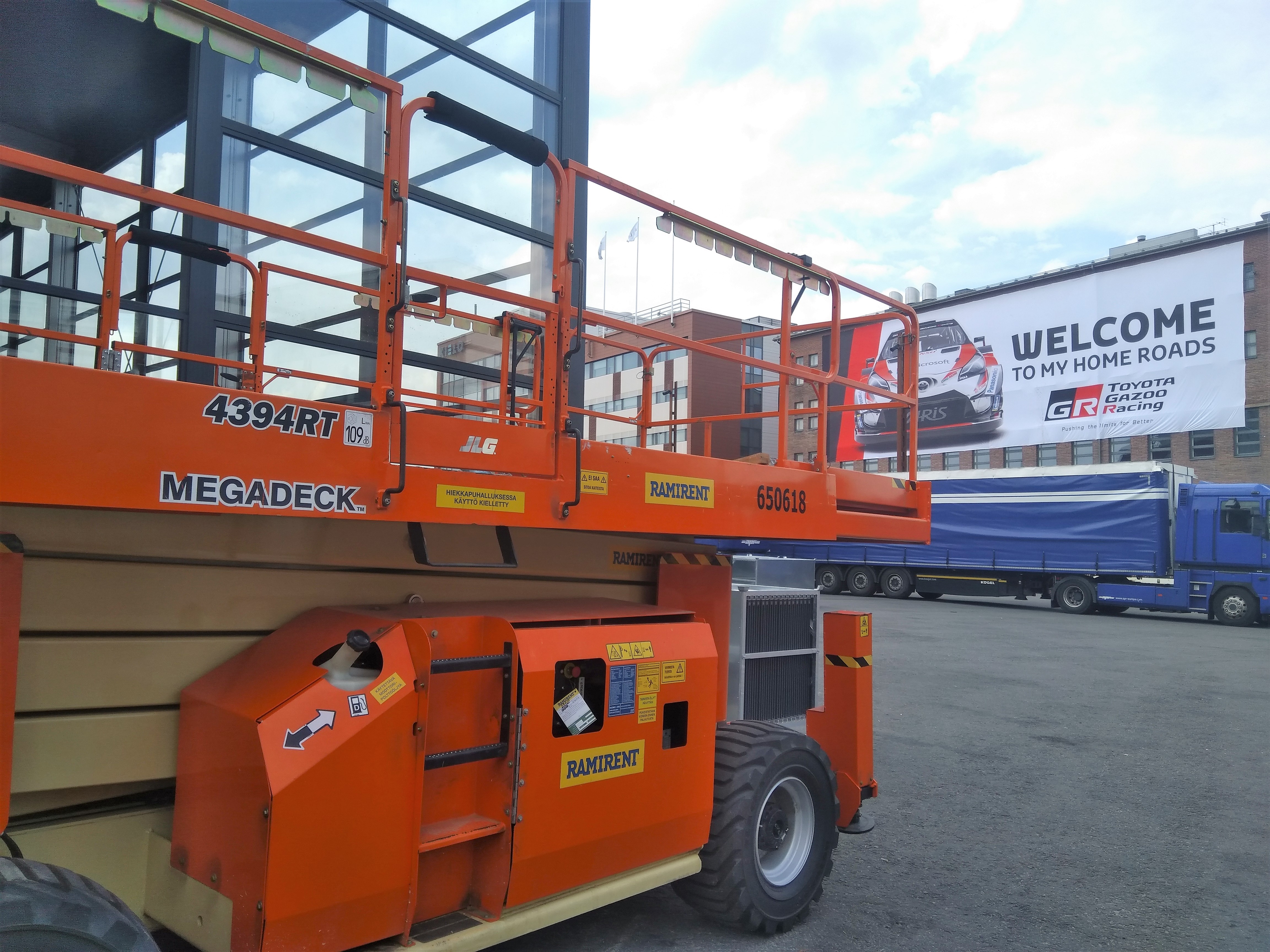 Saxlift HVO100 plattformshöjd 13,1m JLG 4394RT