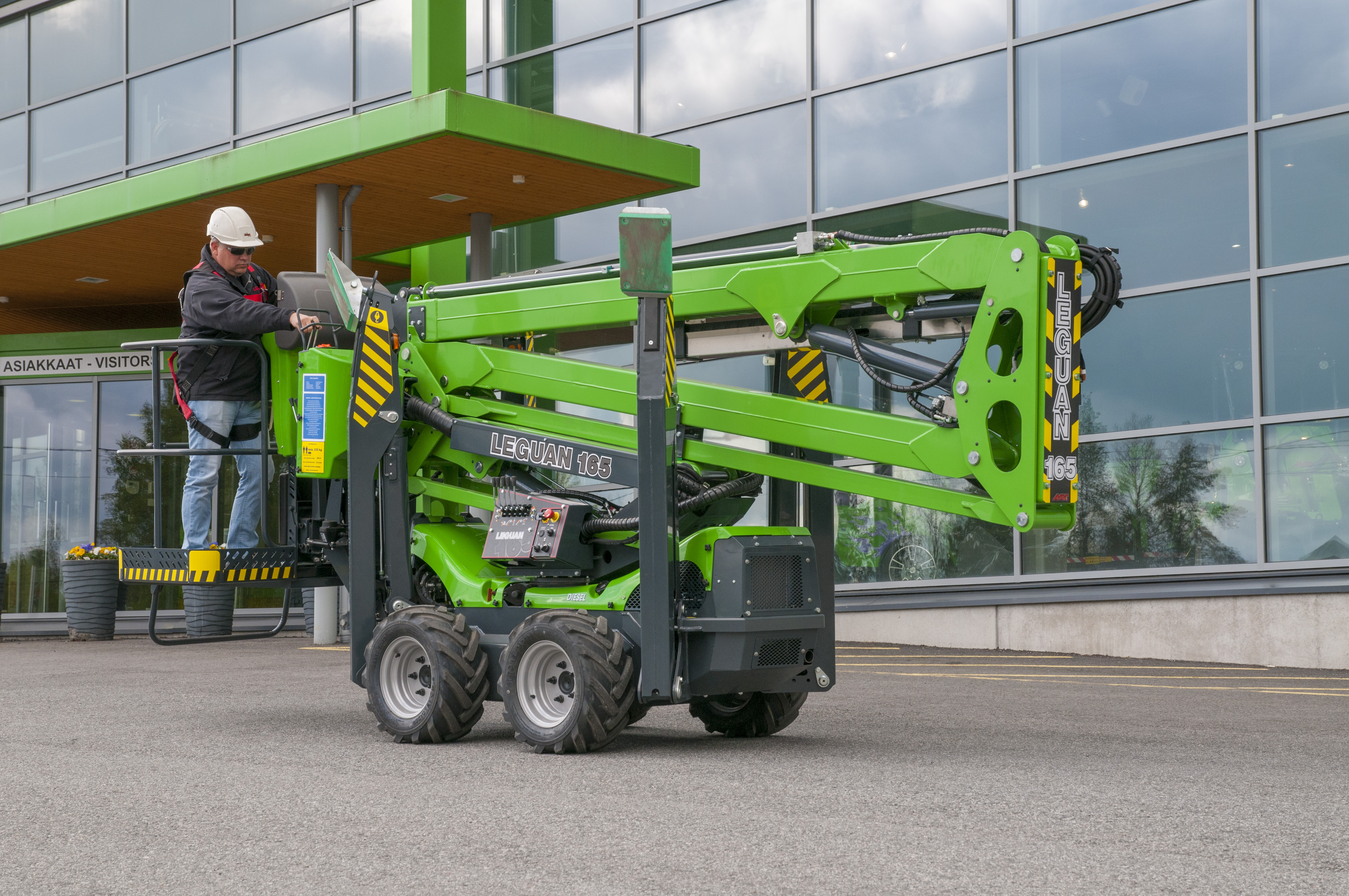 Hybrid körbara korgliftar 14,4 m LEGUAN 165TRD