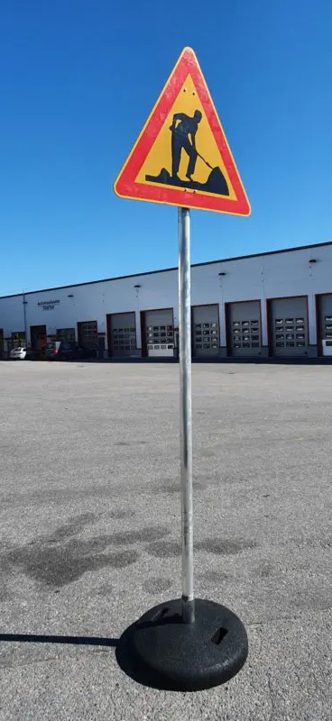 Liikennemerkin kupolijalusta