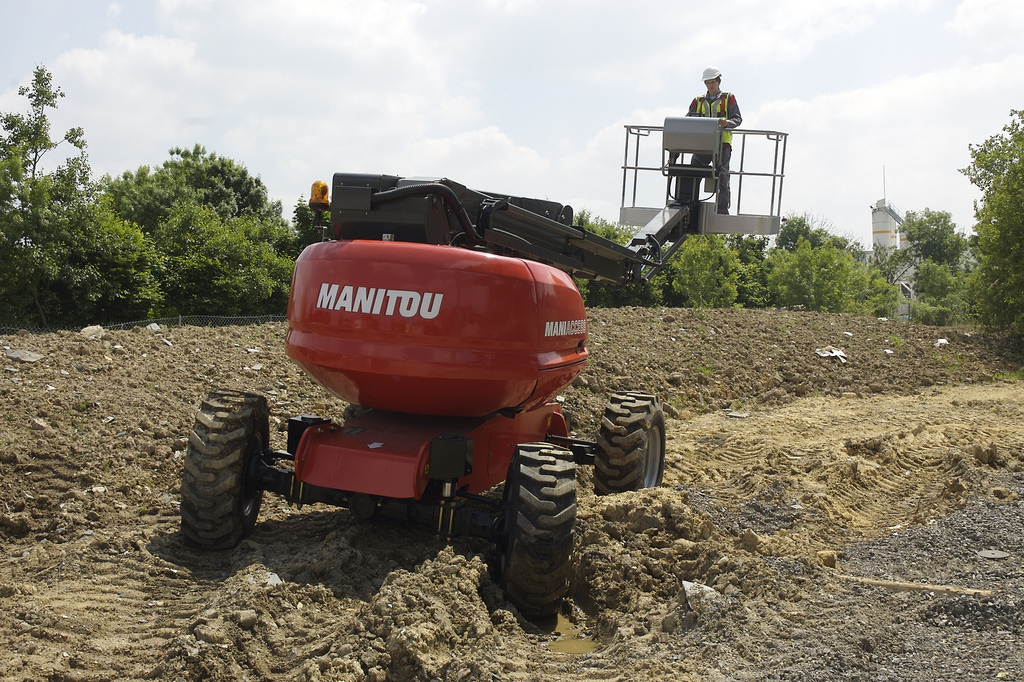 Vikbomslift HVO100 plattformshöjd 16,1m MANITOU 180ATJ