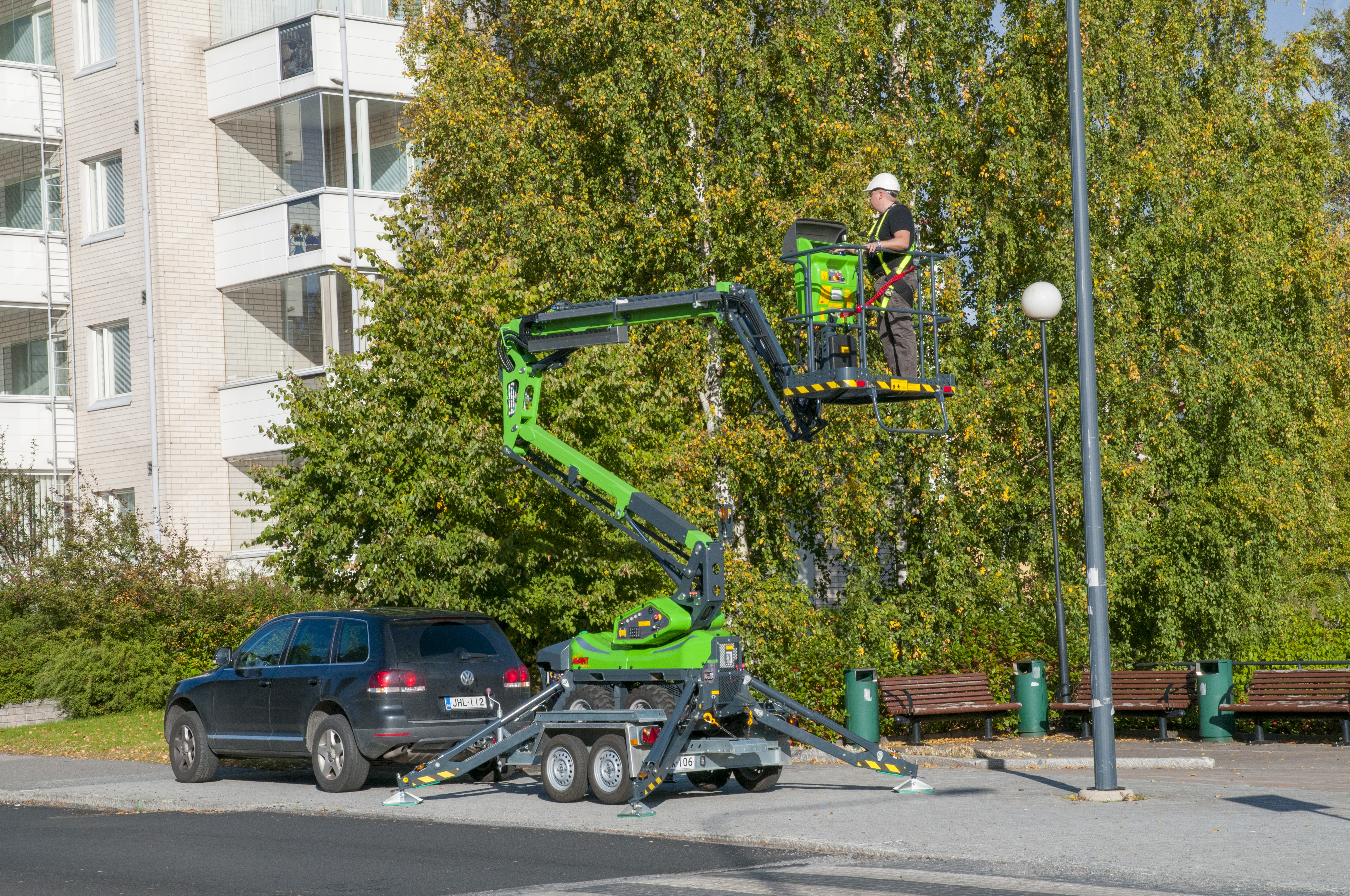 Articulated Crawler Boom Lift hybrid, platform height 11.2 m LEGUAN L135TRD