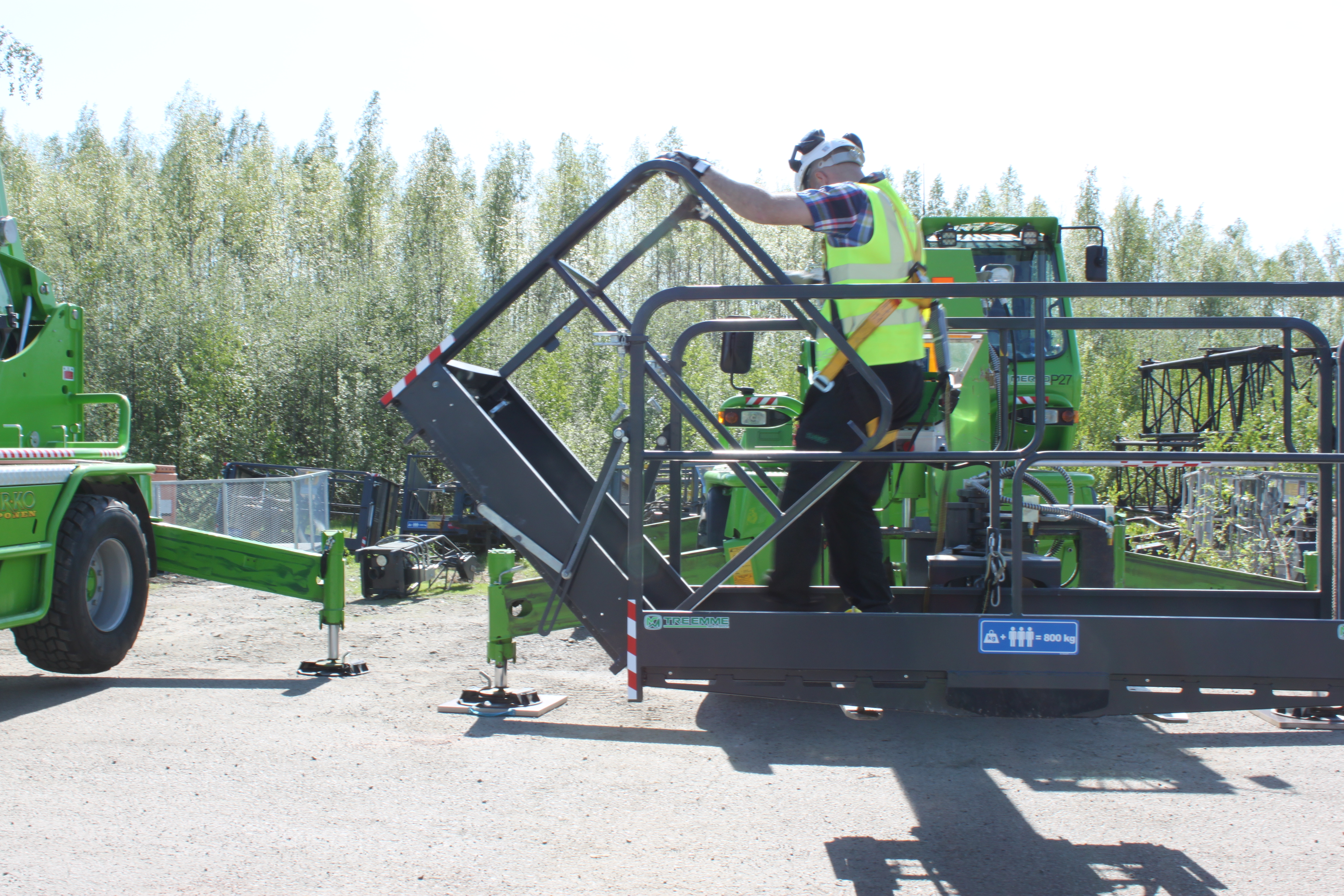 Work platform for telehandler