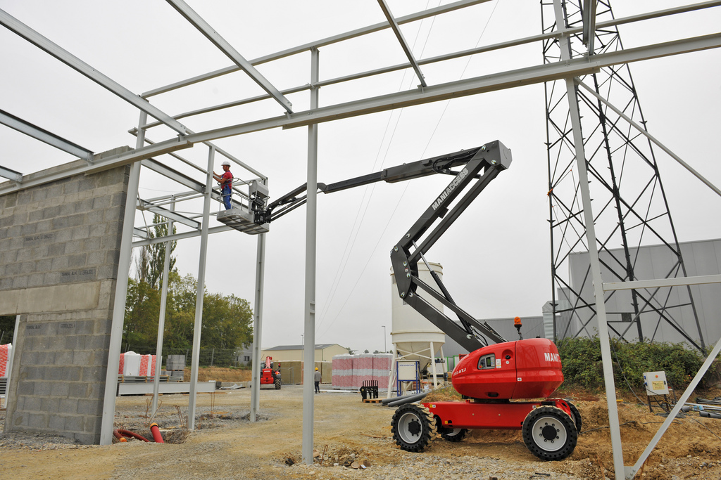 Dieselkäyttöinen nivelpuominostin MANITOU 160ATJ