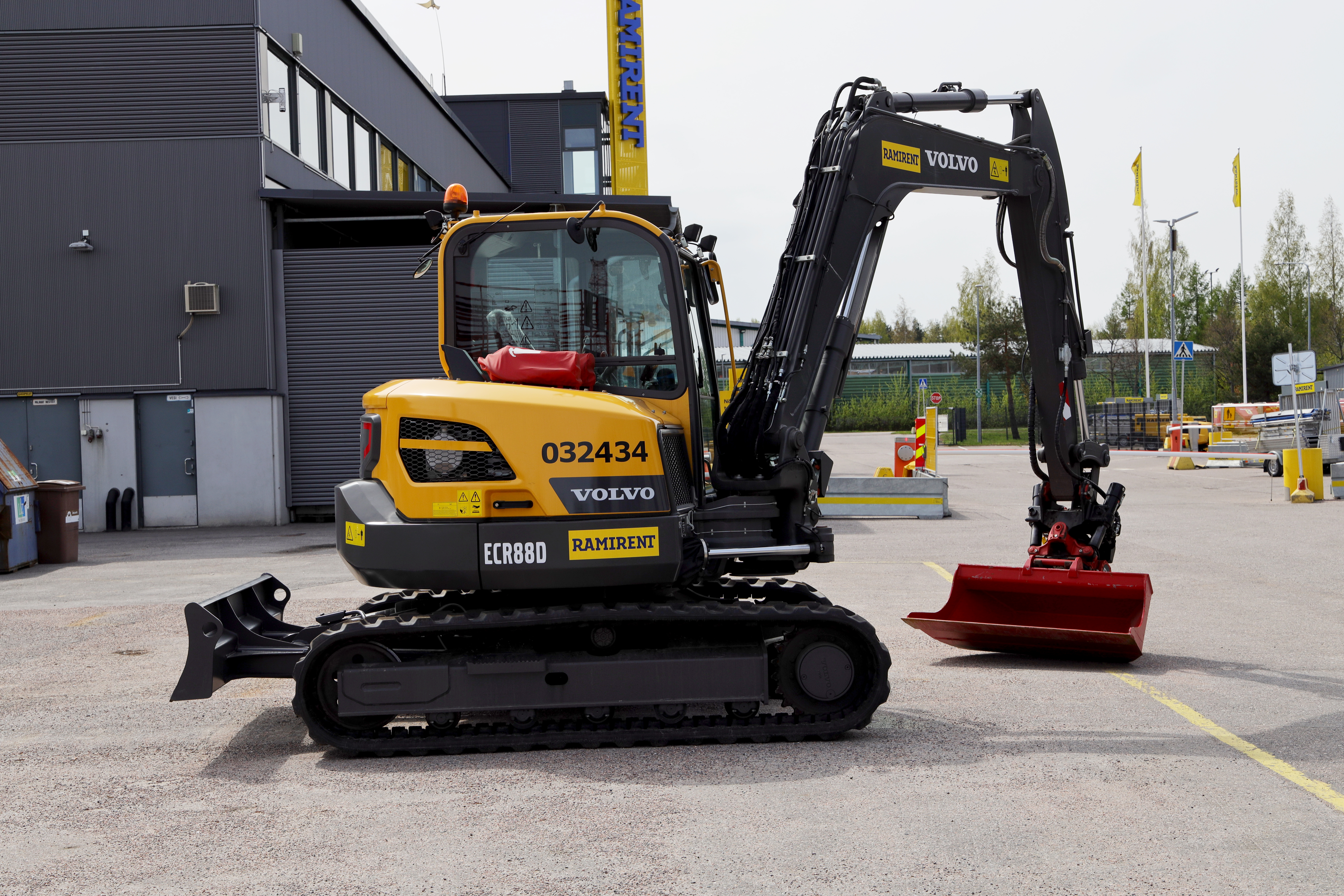 Dieselkäyttöinen tela-alustainen kaivinkone 9 t VOLVO ECR88D