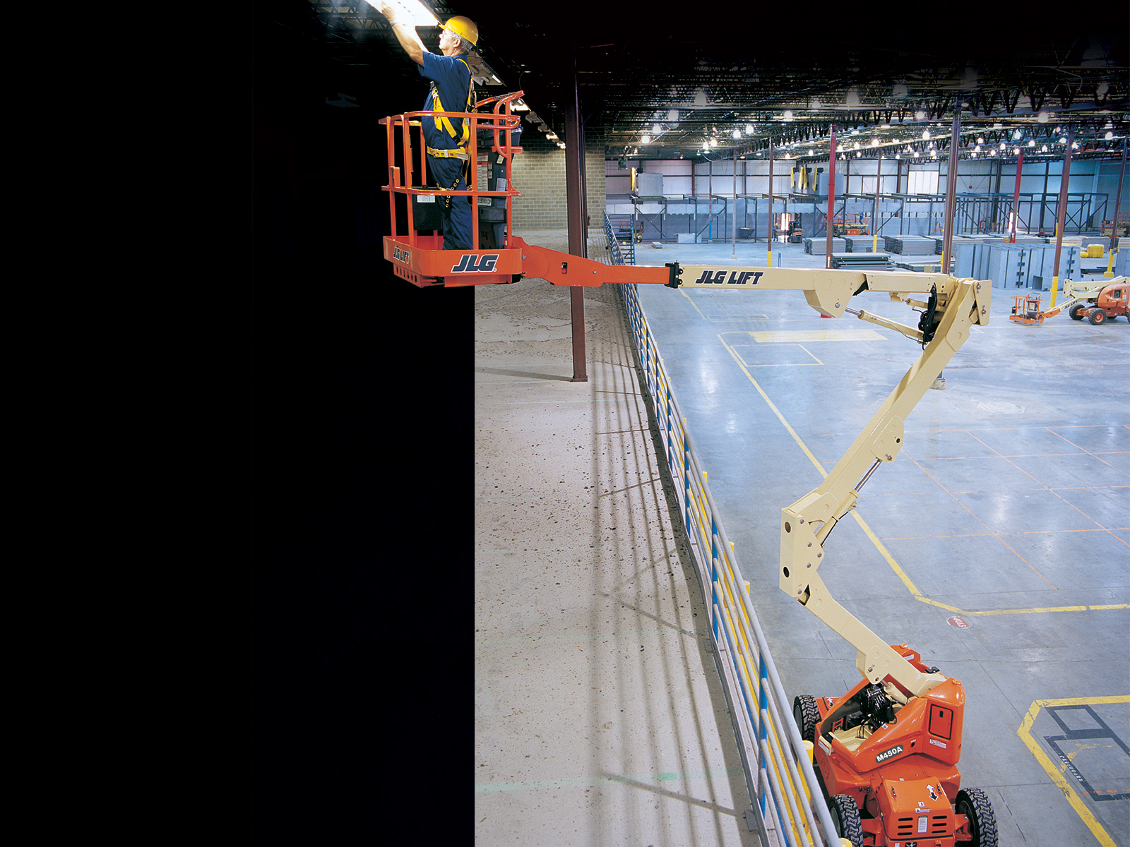 Vikbomslift batteri plattformshöjd 13,7 m JLG M450AJ