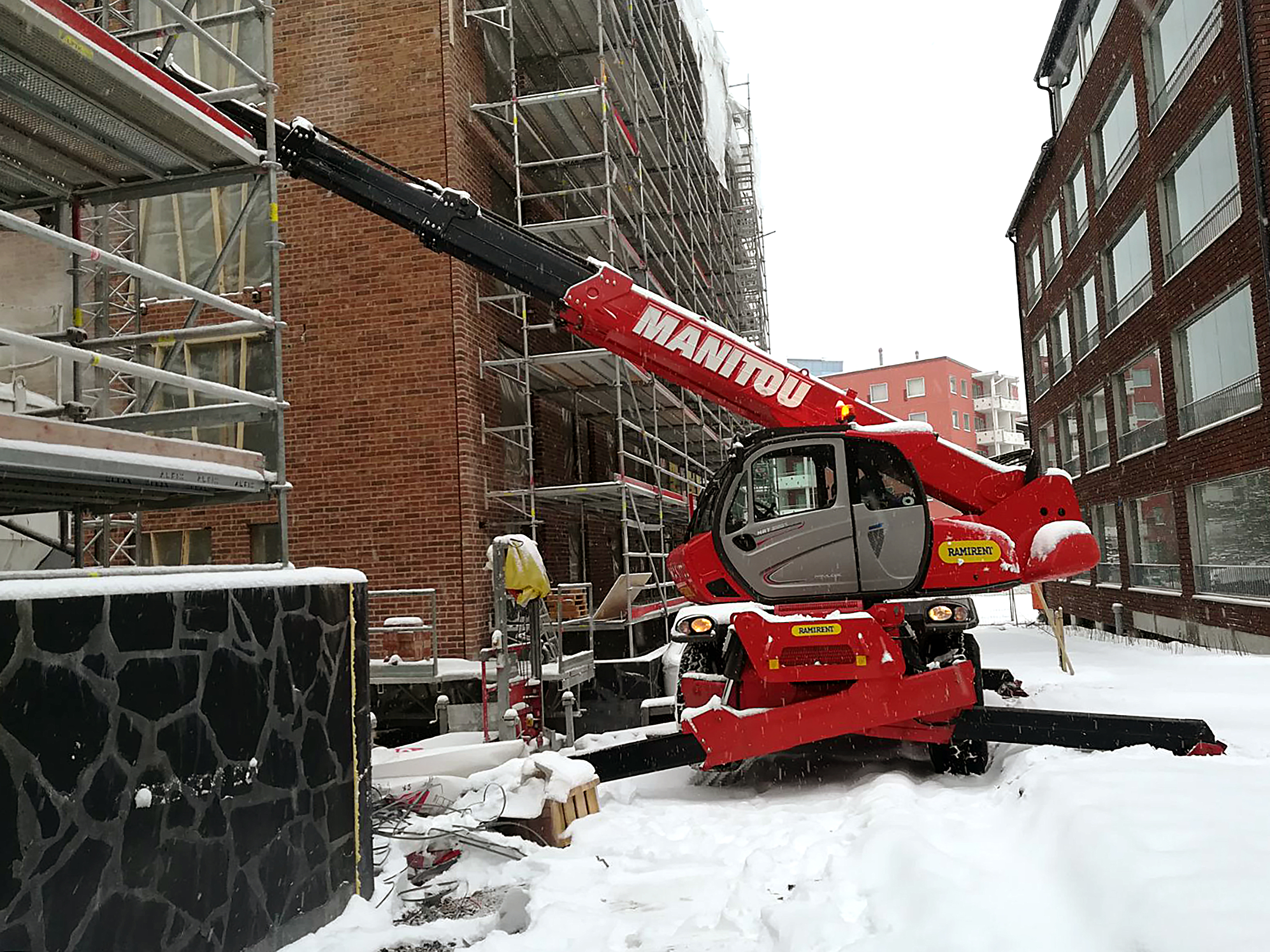 Pyörivä kurottaja 29,2 m MANITOU MRT3050