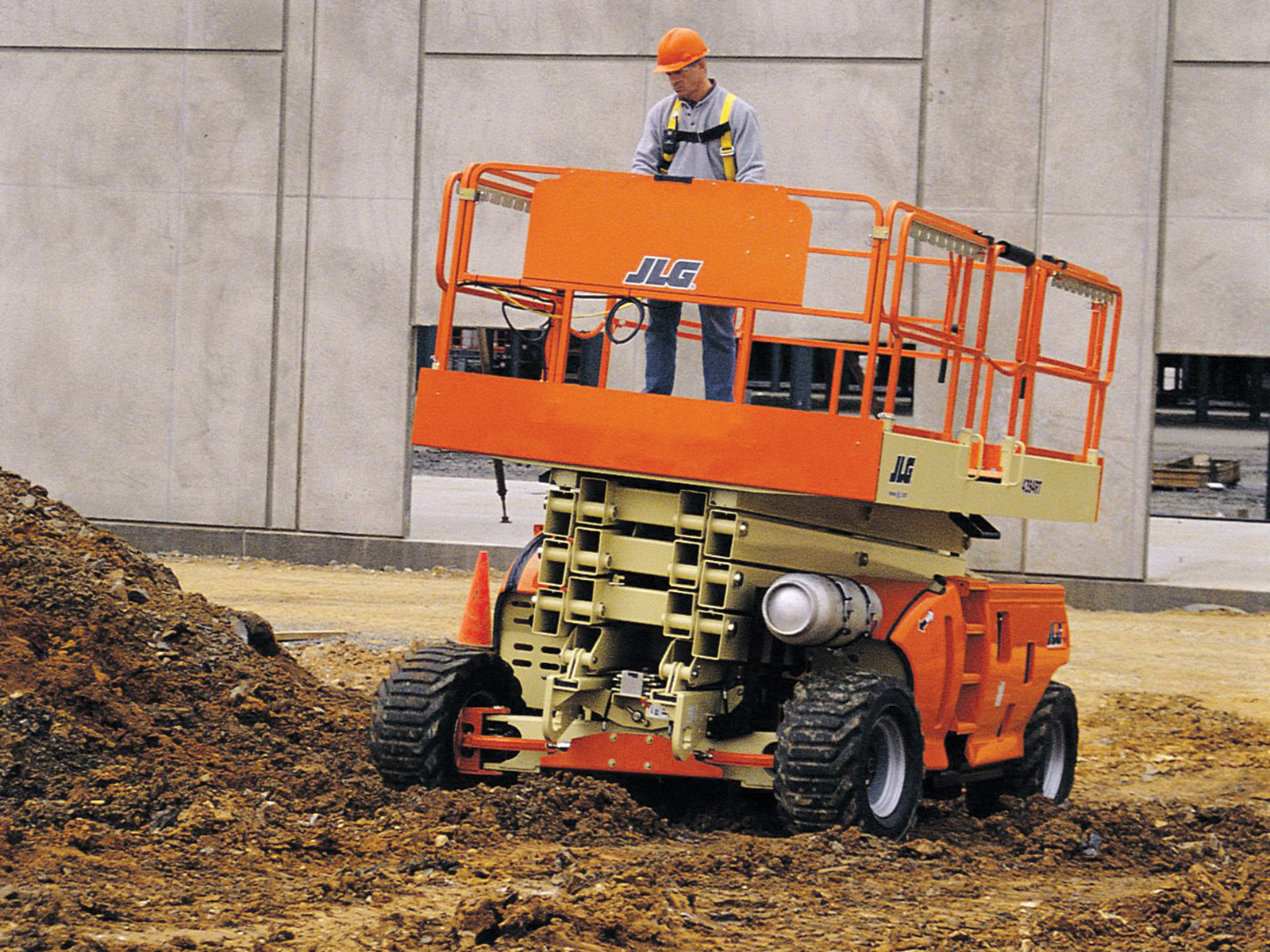 Diesel Powered Scissor Lift JLG 260MRT
