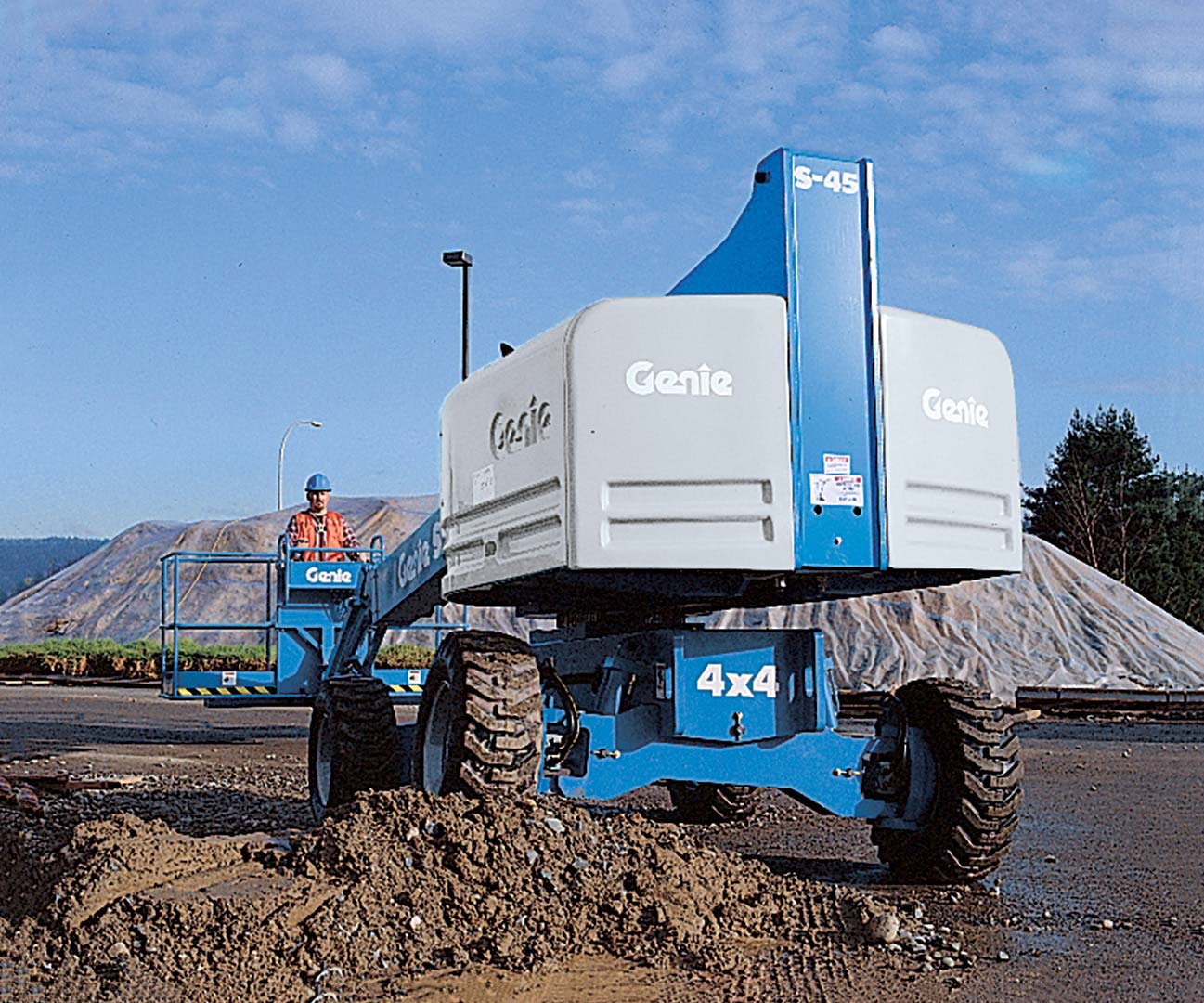 Telescopic Boom Lift diesel, platform height 13.7 m GENIE S45