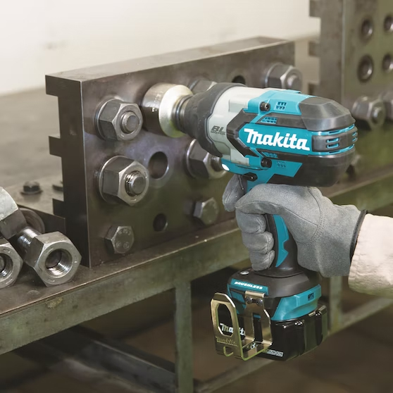 Iskevä mutteriväännin MAKITA DTW1001RTJ