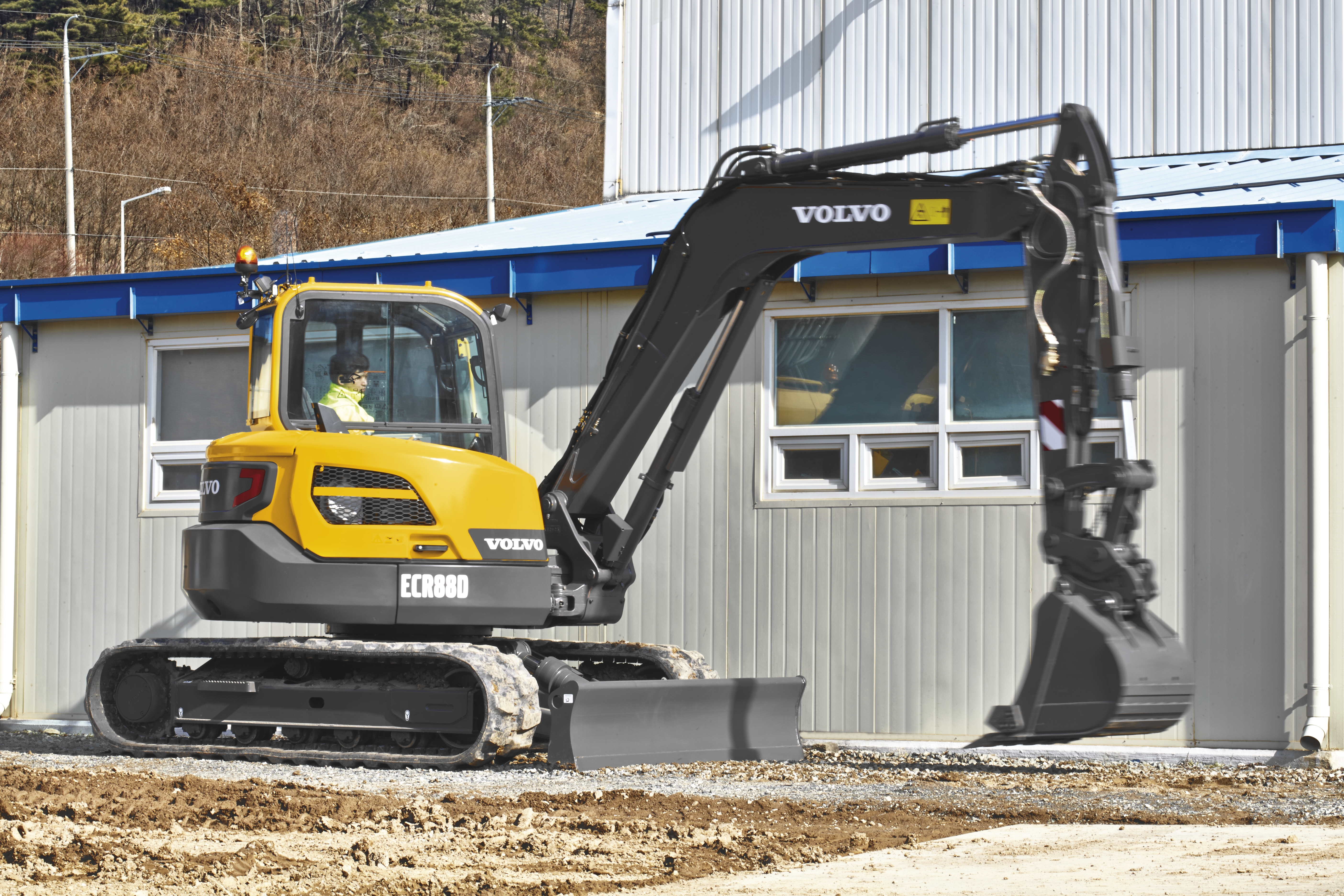 Dieselkäyttöinen tela-alustainen kaivinkone 9 t VOLVO ECR88D