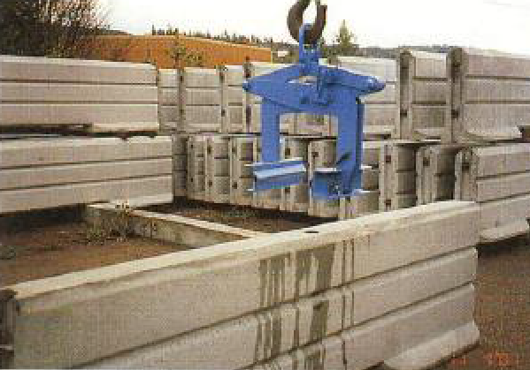 Lifting Tool for Road Barrier