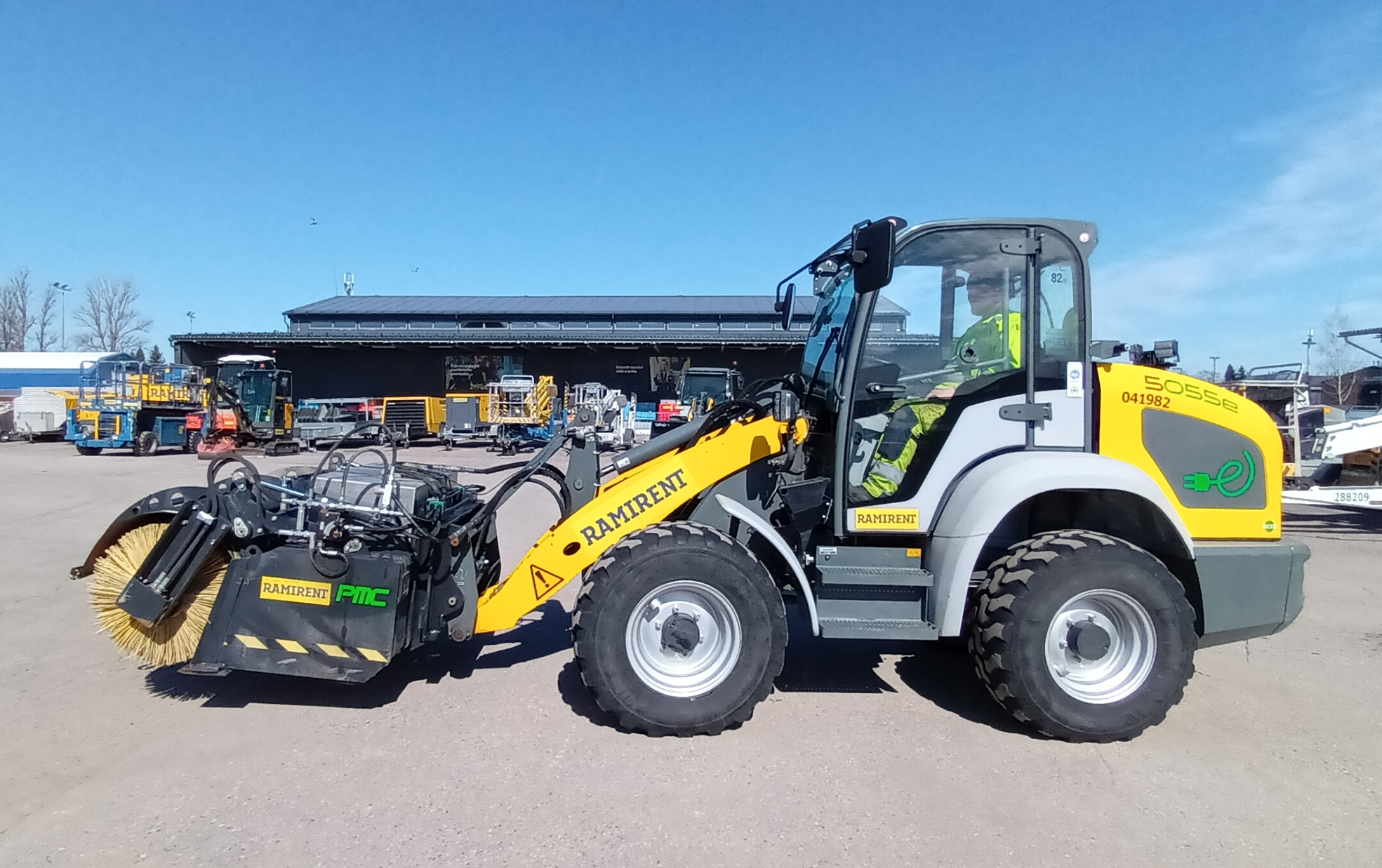 Akkuk ytt inen Py r kuormaaja 4 2 T KRAMER 5055E Ramirent