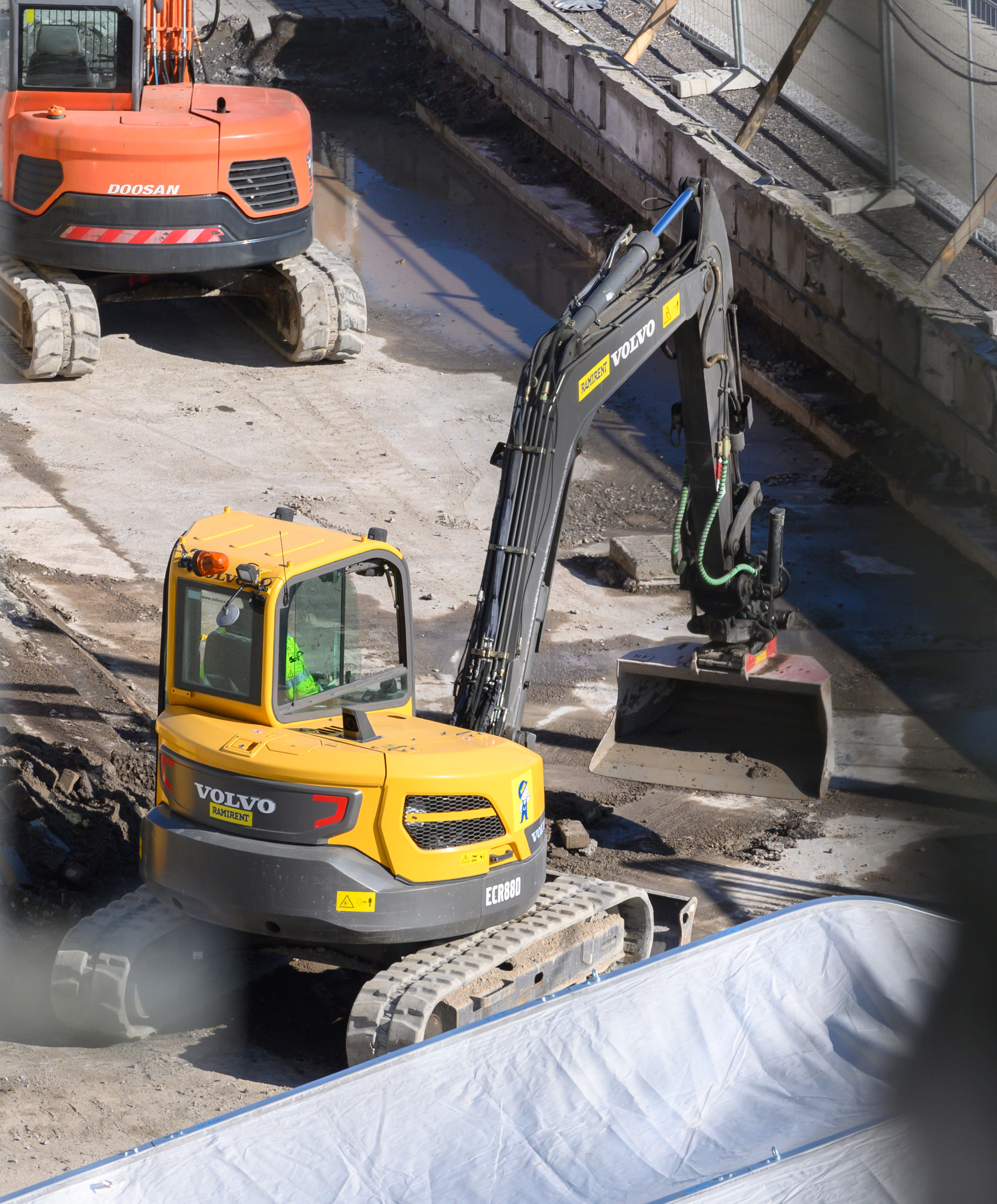 Dieselkäyttöinen tela-alustainen kaivinkone 9 t VOLVO ECR88D
