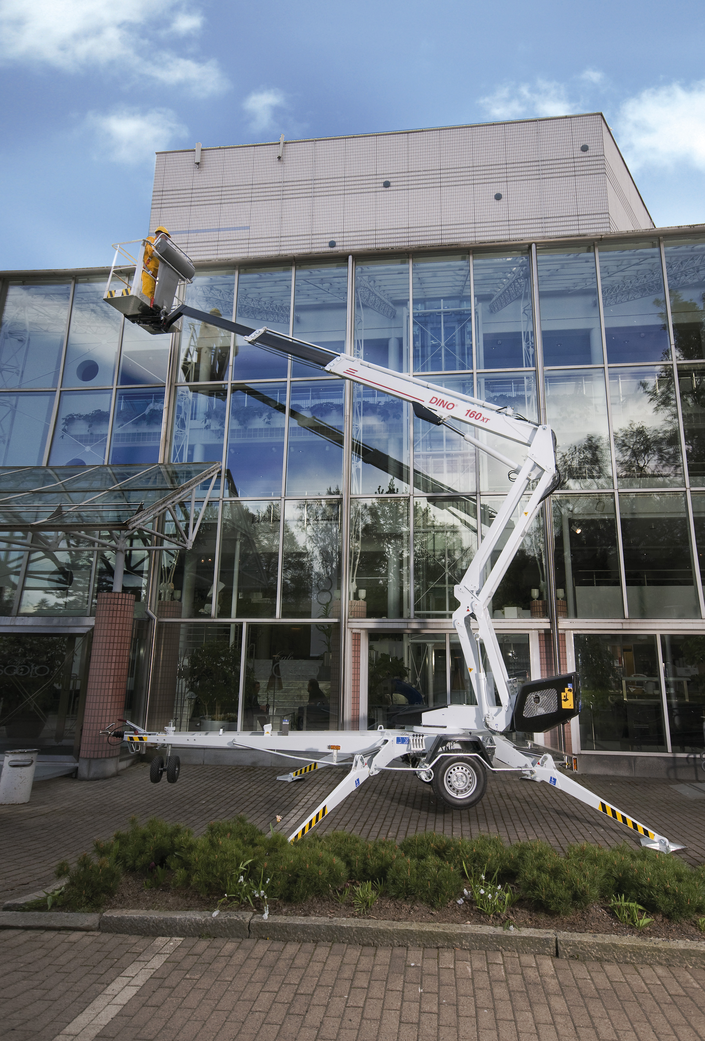 Trailer lift folding boom electric, platform height 14 m DINO 160XT
