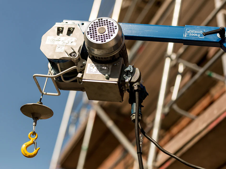 Electric wire rope hoist for scaffolding  BÖCKER BOY