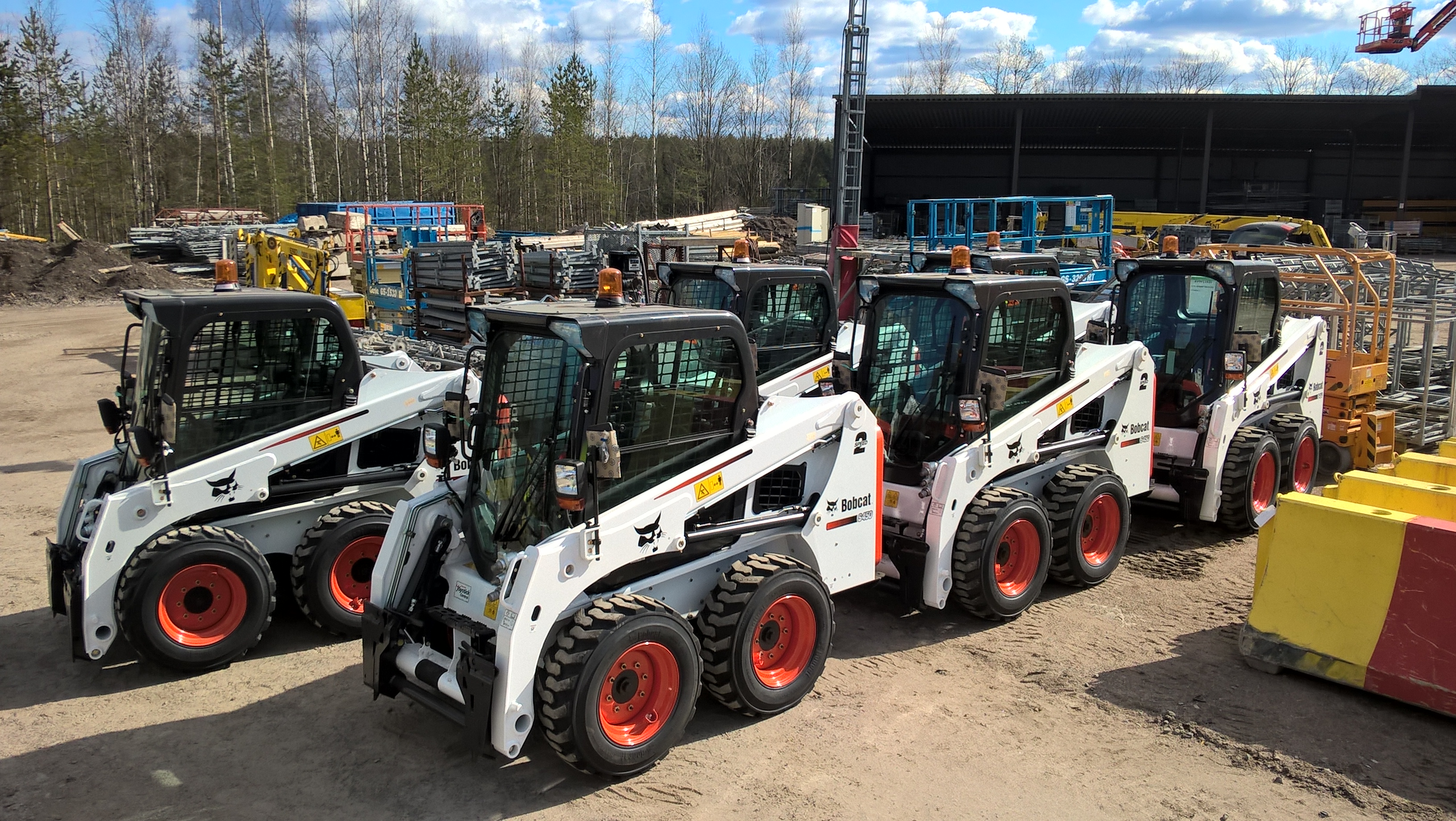 Dieselkäyttöinen liukuohjattu kuormaaja 2,4 t BOBCAT S450