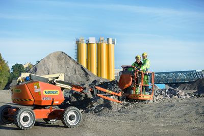 Dieselkäyttöinen nivelpuominostin JLG 340AJ