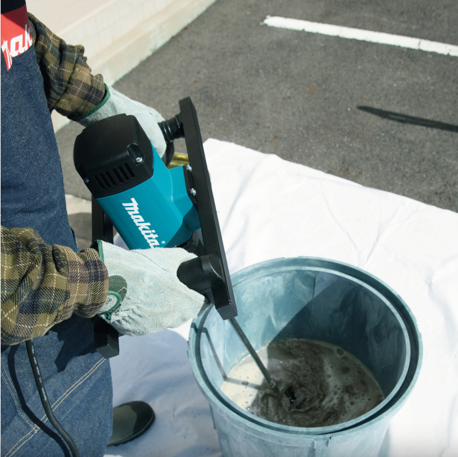 Sekoituskone, 230 V MAKITA UT1600