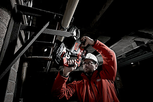 Akkukäyttöinen käsivannesaha  MILWAUKEE M18CBS125-502C