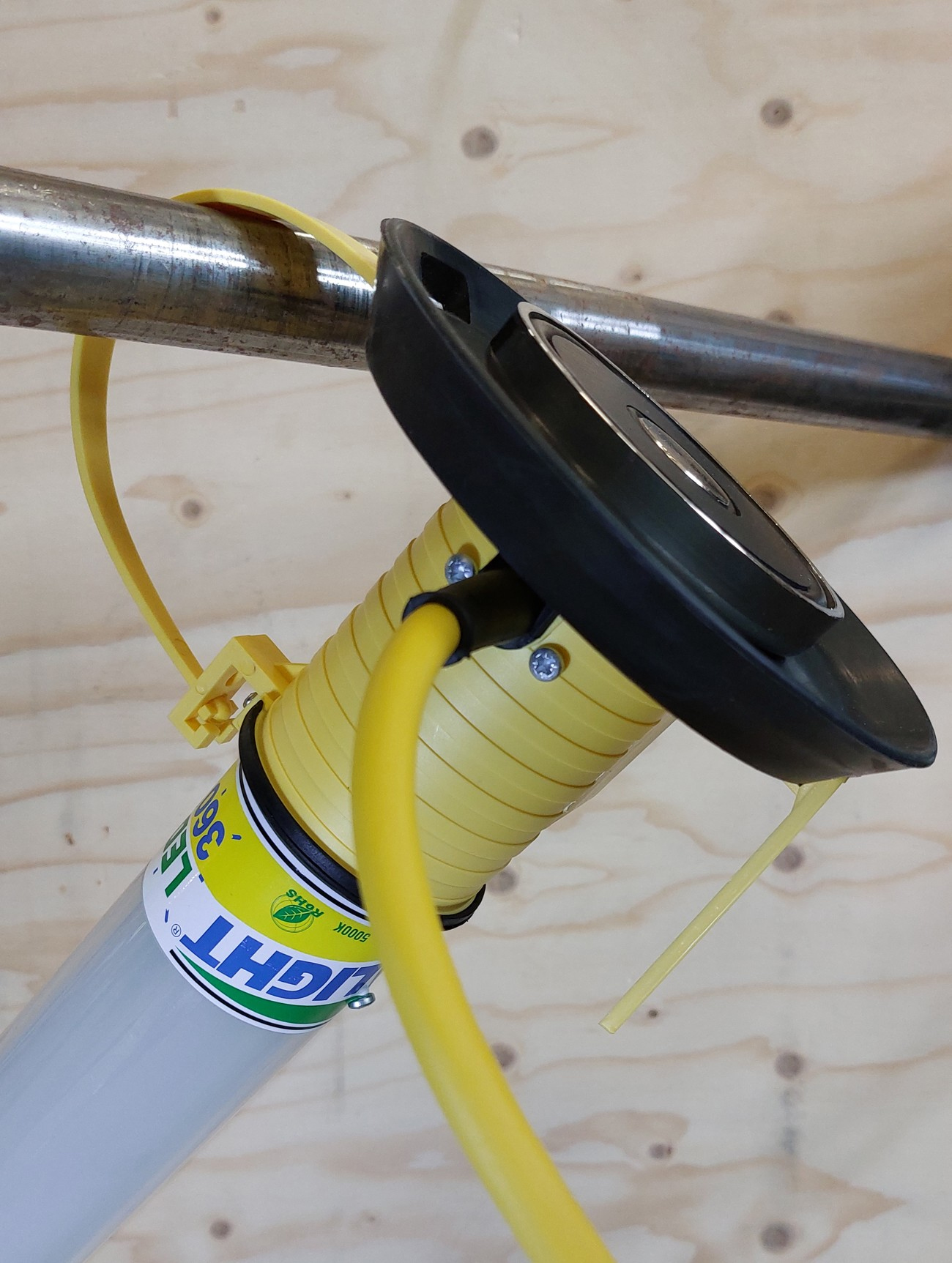 Valaisin 36W tai 24W LED / 2900 Megalight 10 m kaapelilla