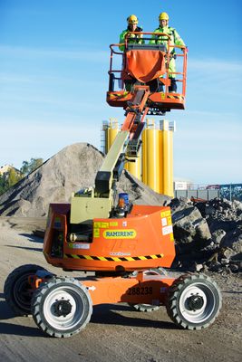 Dieselkäyttöinen nivelpuominostin JLG 340AJ