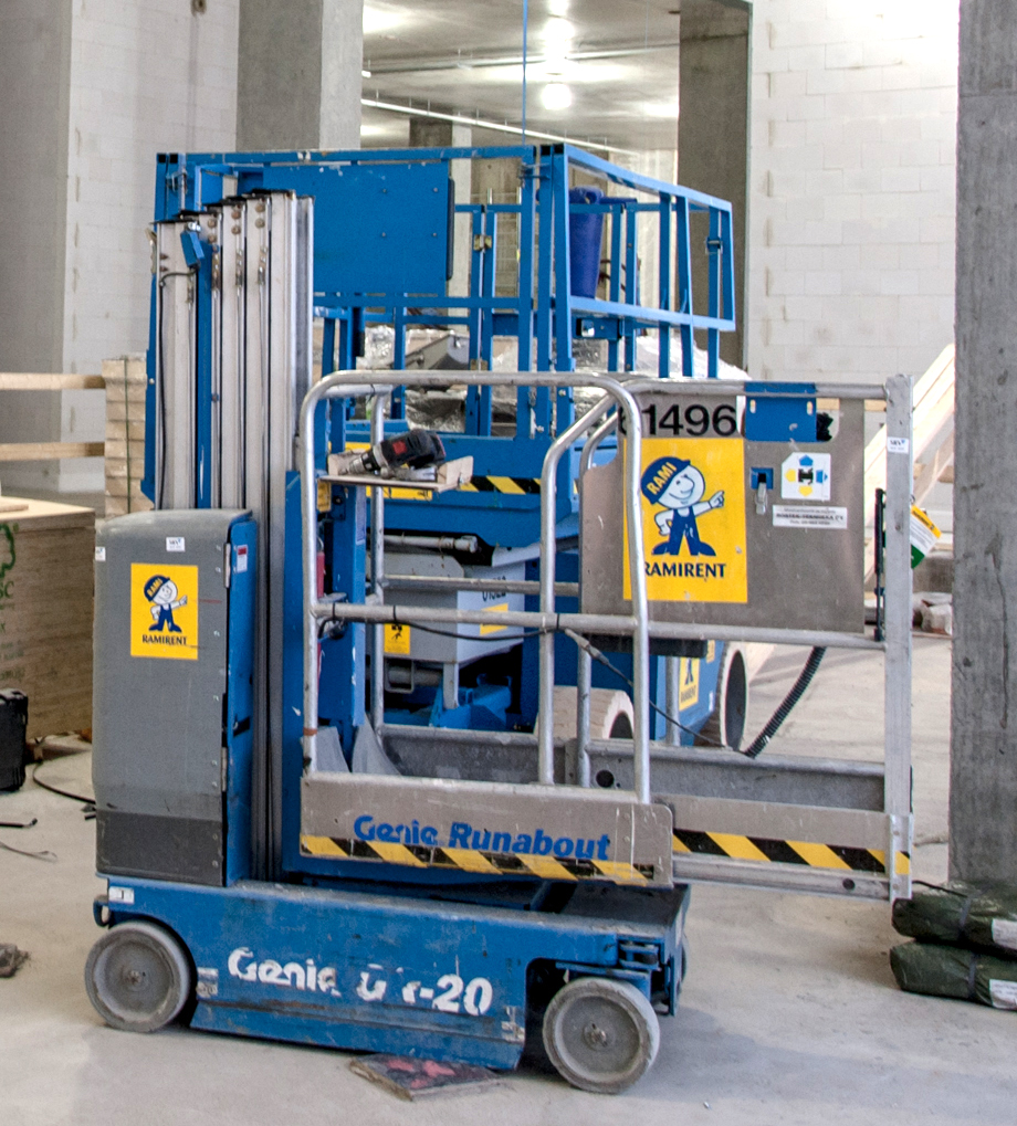 Telescopic Mast Lift electric, platform height 6 m GENIE GR-20