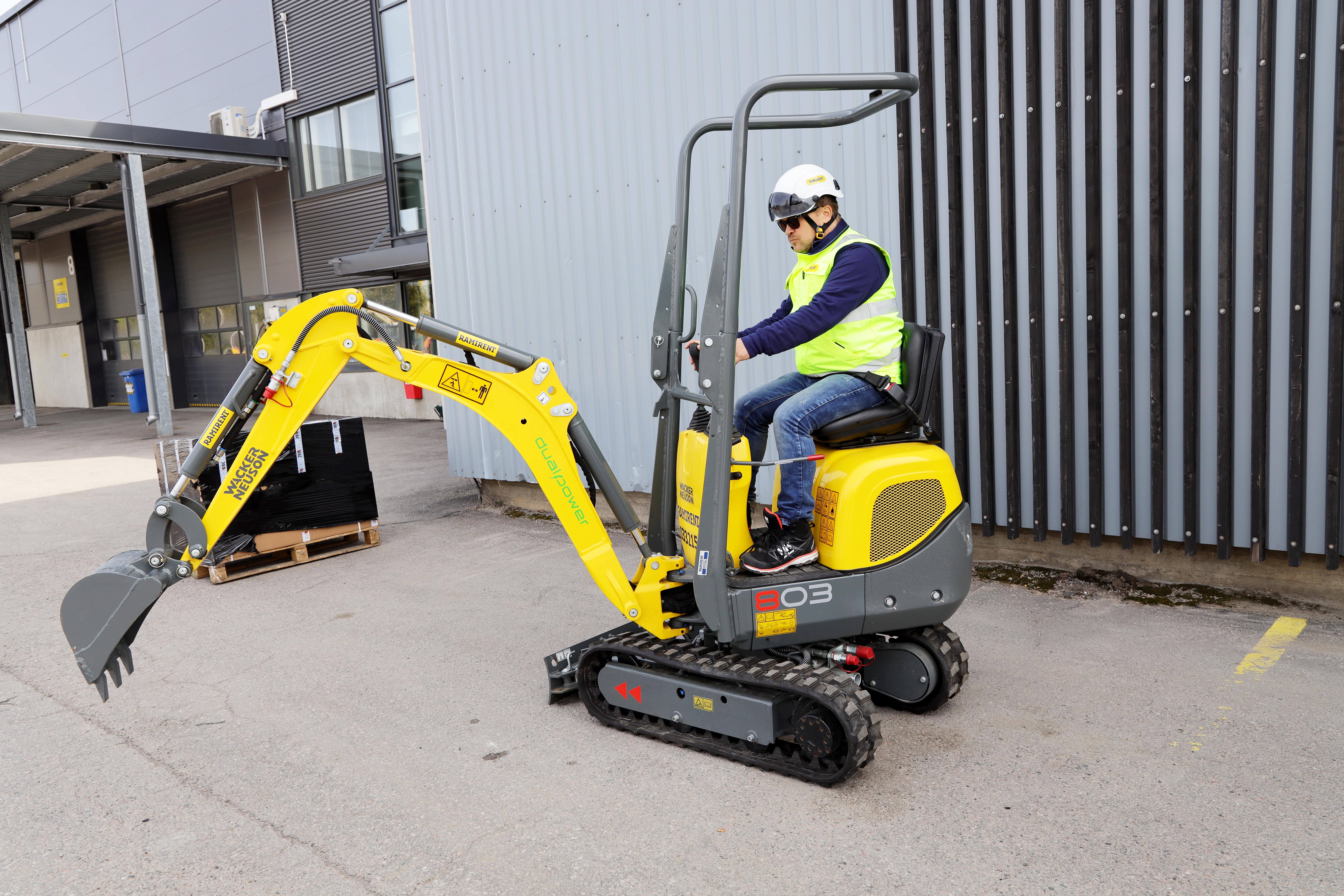 Dieselkäyttöinen tela-alustainen minikaivuri 1 t WACKER NEUSON 803