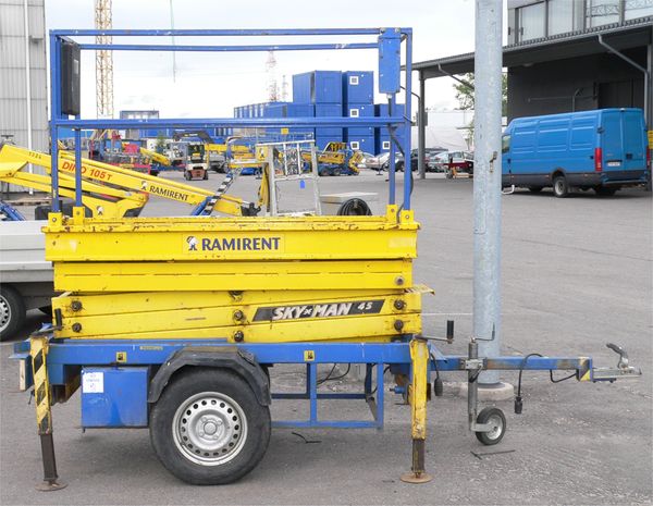 Släpvagnslift saxlift el, plattformshöjd 4,3 m SKYMAN 45