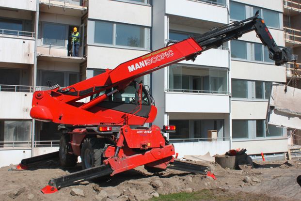 Teleskoptruck runtomsvängande, lyfthöjd < 21m