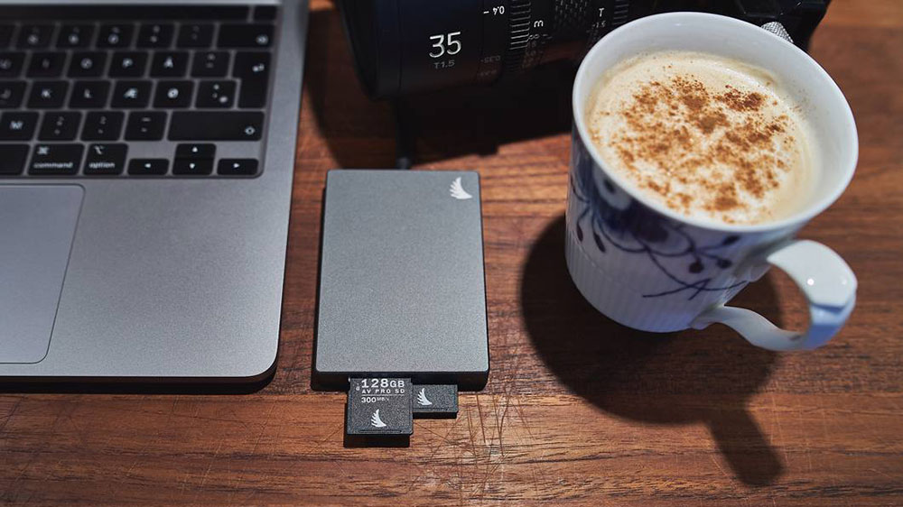 Angelbird minneskortsläsare SD dual Card reader med minneskort