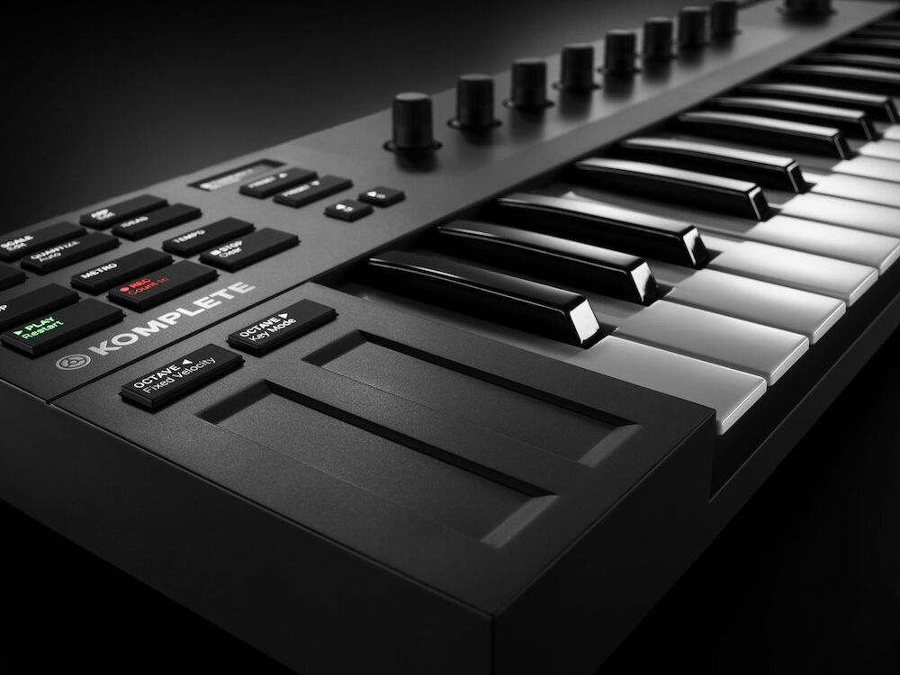 Native Instruments Komplete Kontrol M32 | Scandinavian Photo