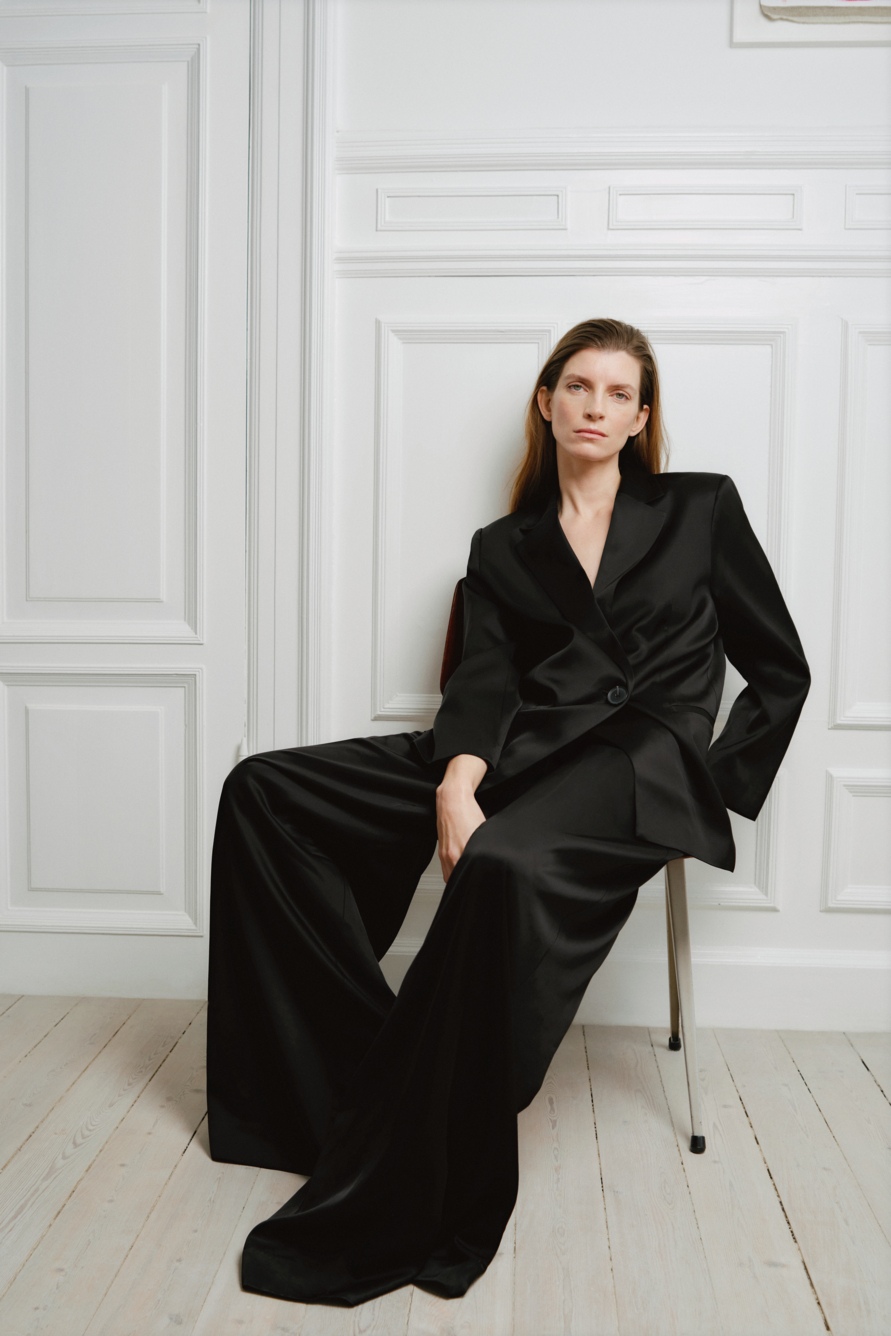 ZUMAHIW Trousers in black viscose