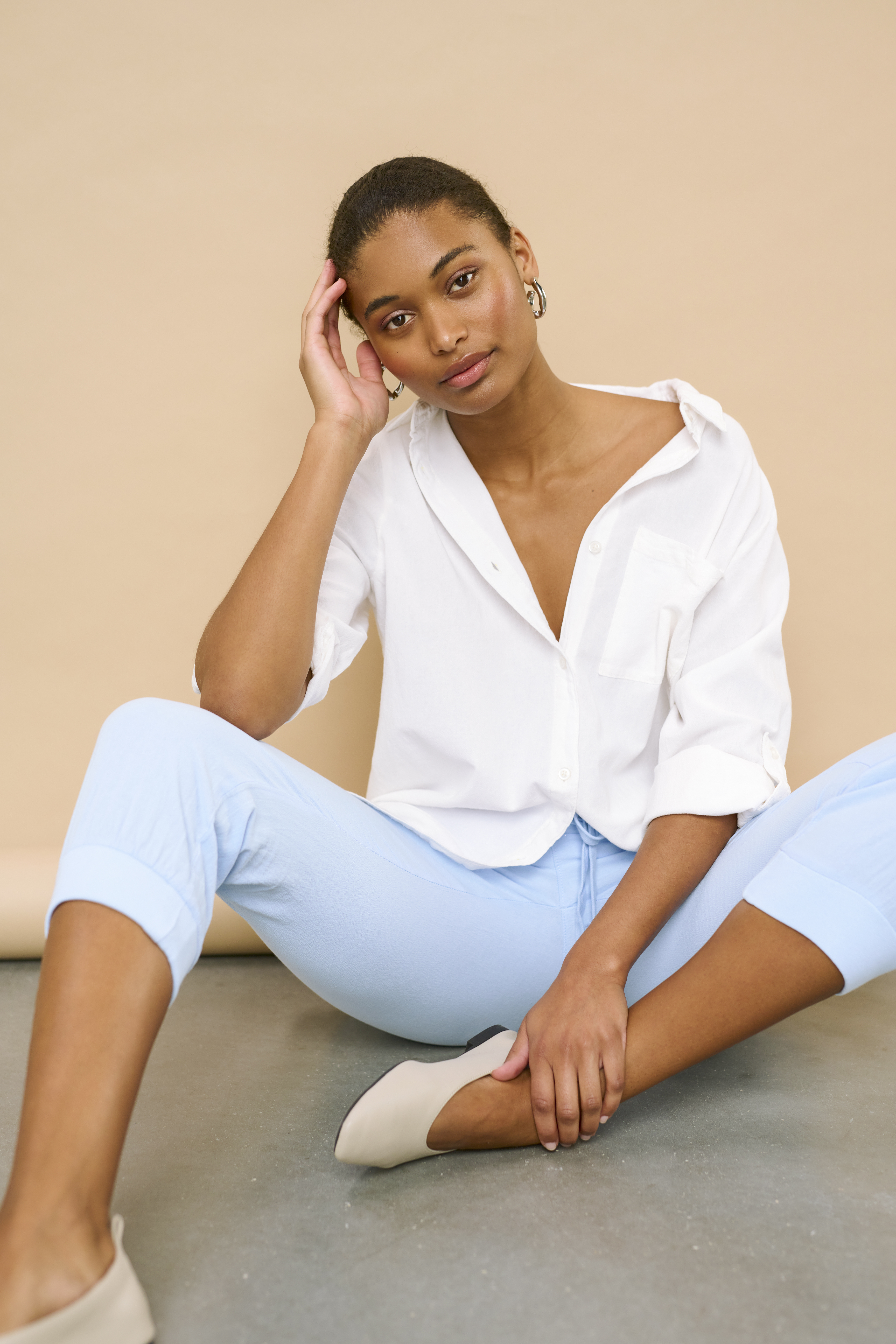 Naya Capri pants in black deep cotton | KAFFE Clothing