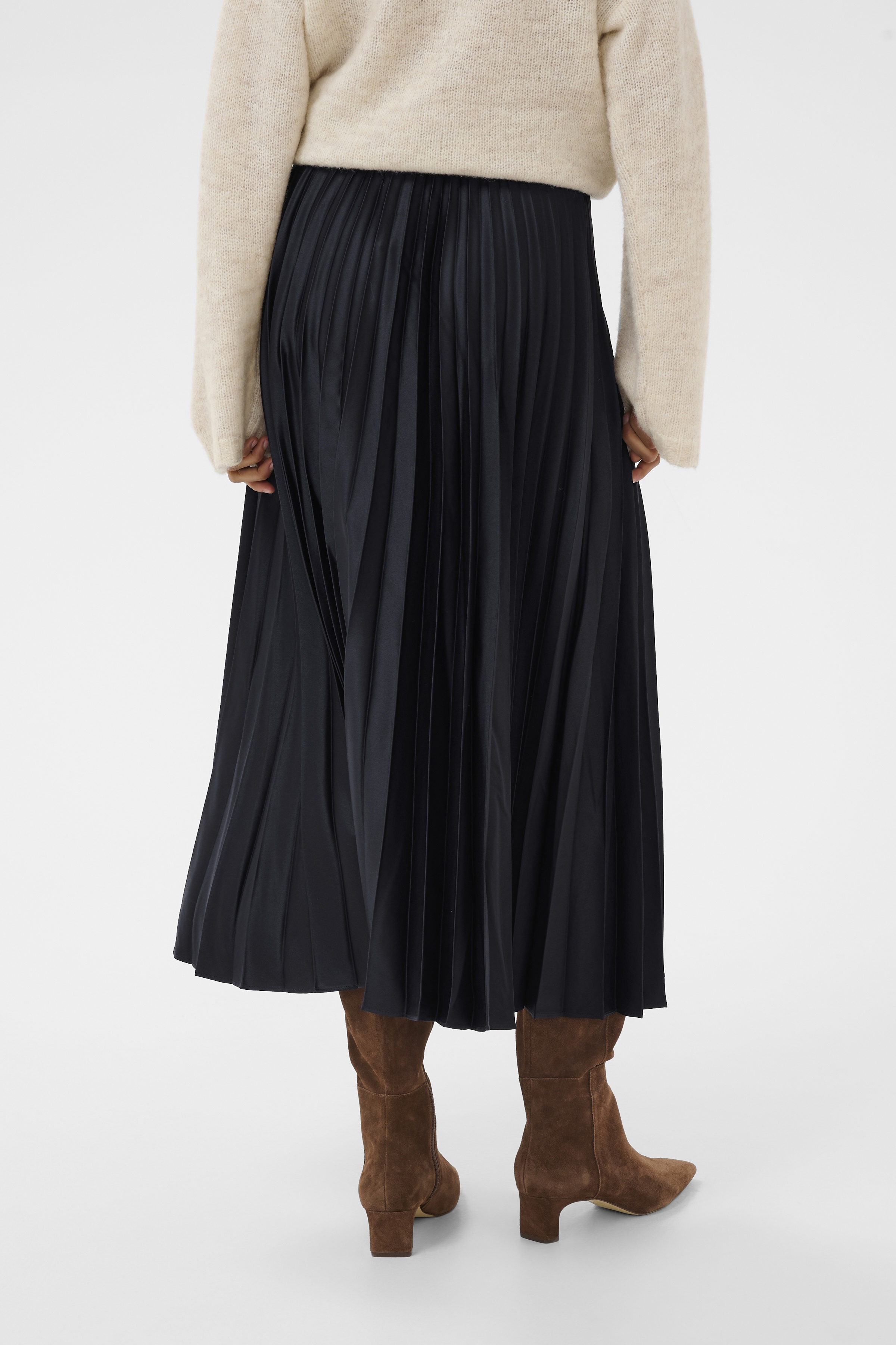 VenedaPW Long pleated skirt in dark navy / blue polyester