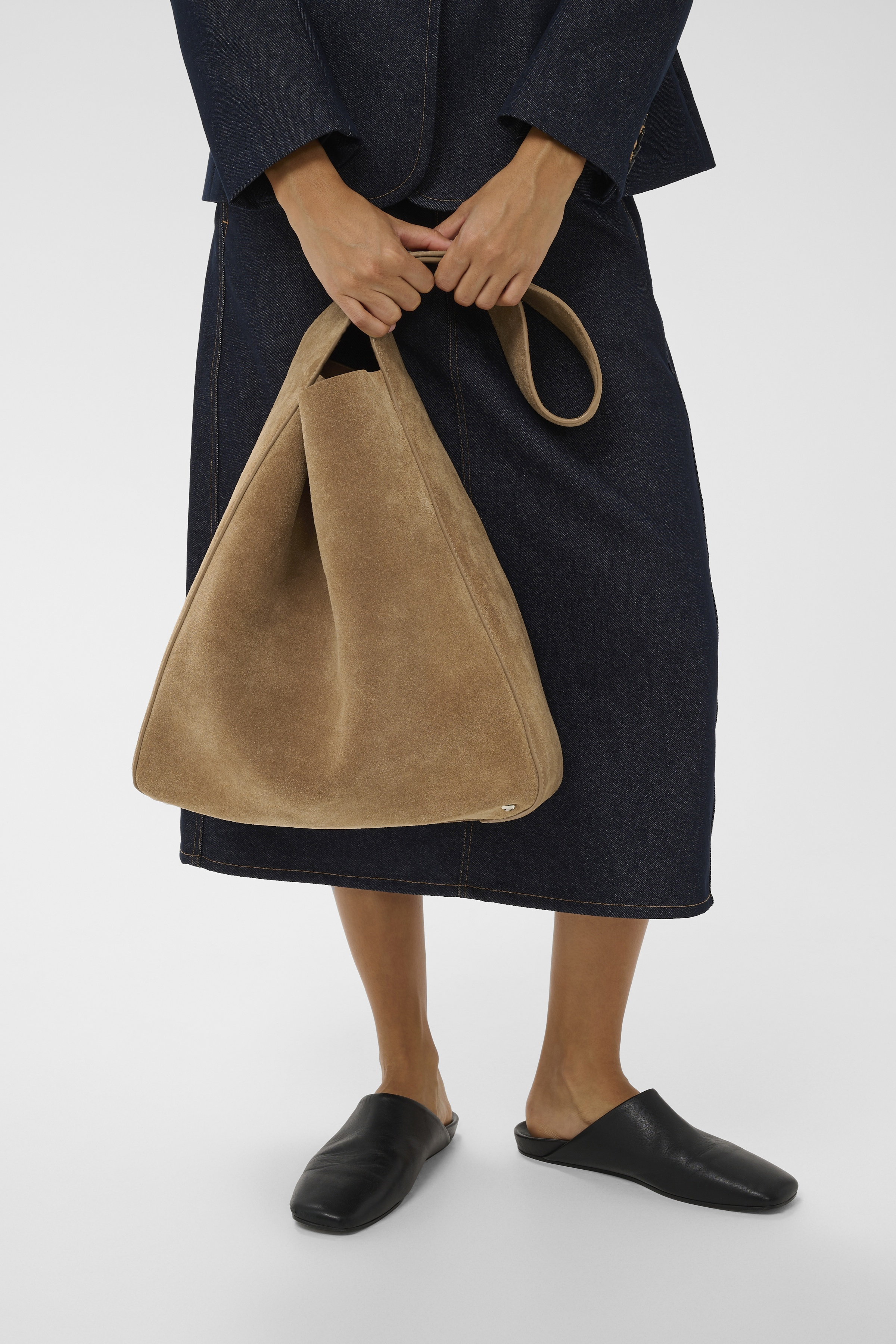 AVIKAIW SUEDE Bag in tobacco brown cow leather