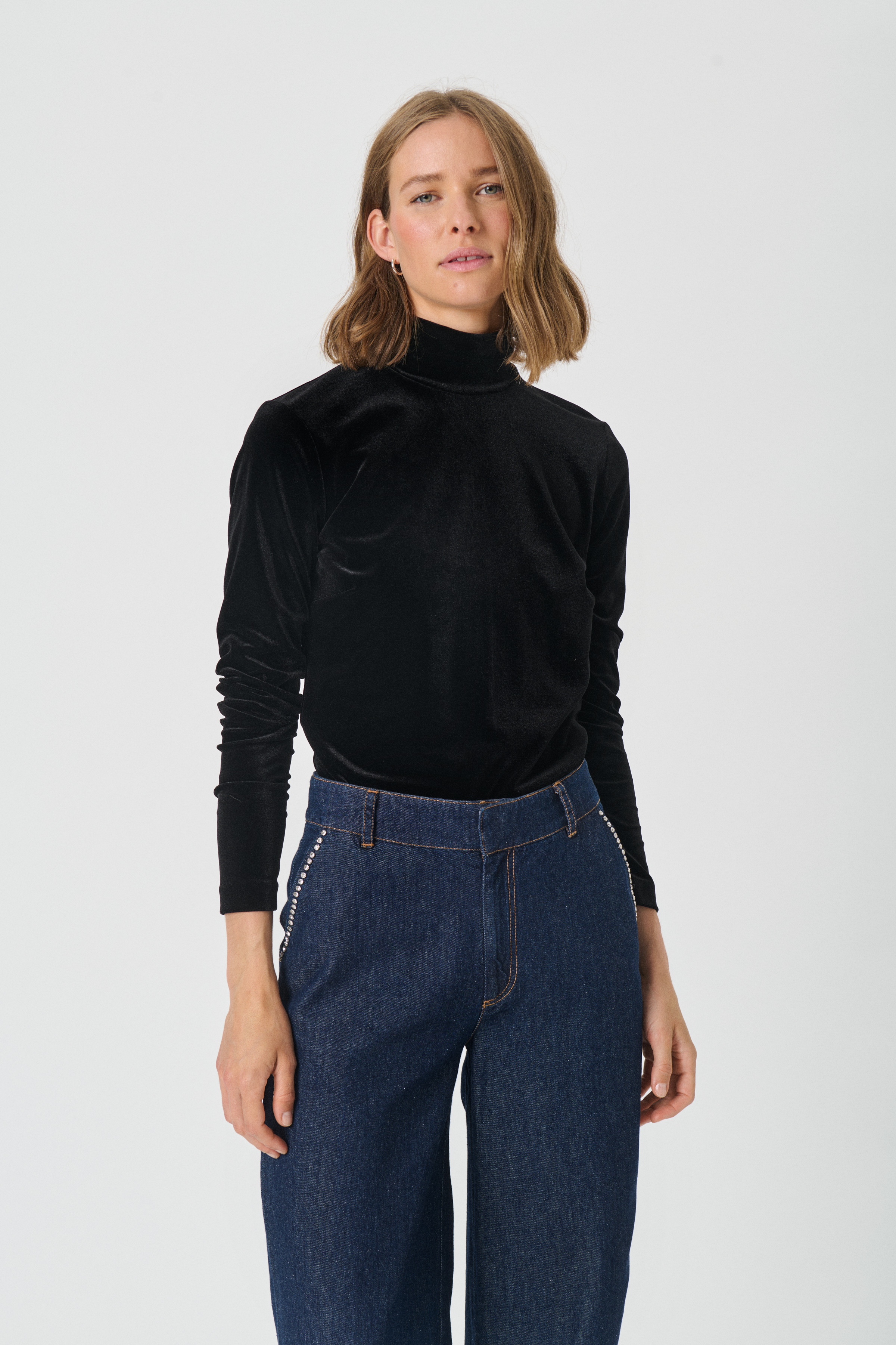 MonePW Velvet Pullover in black colour
