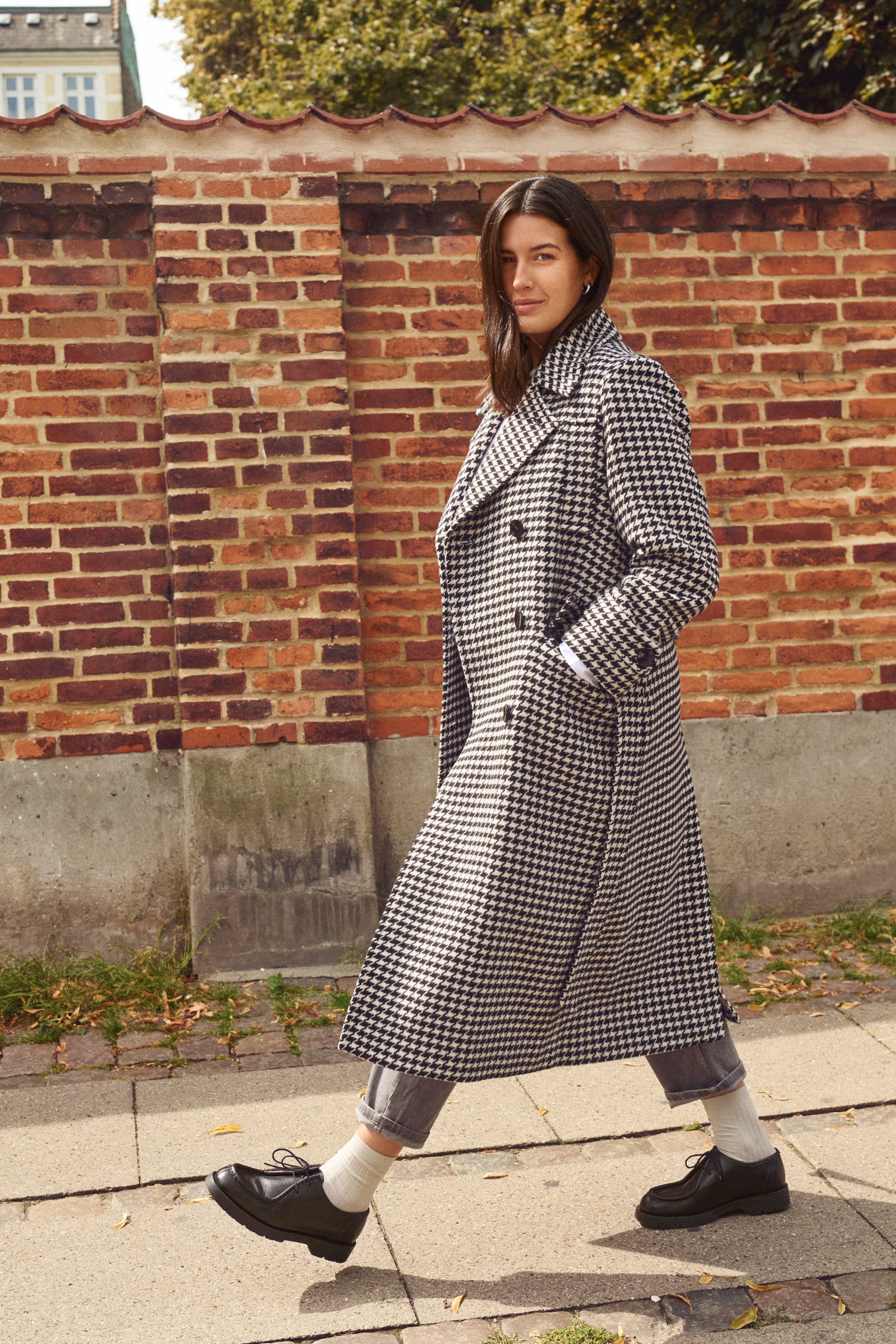 LizaPW Coat in black houndstooth colour
