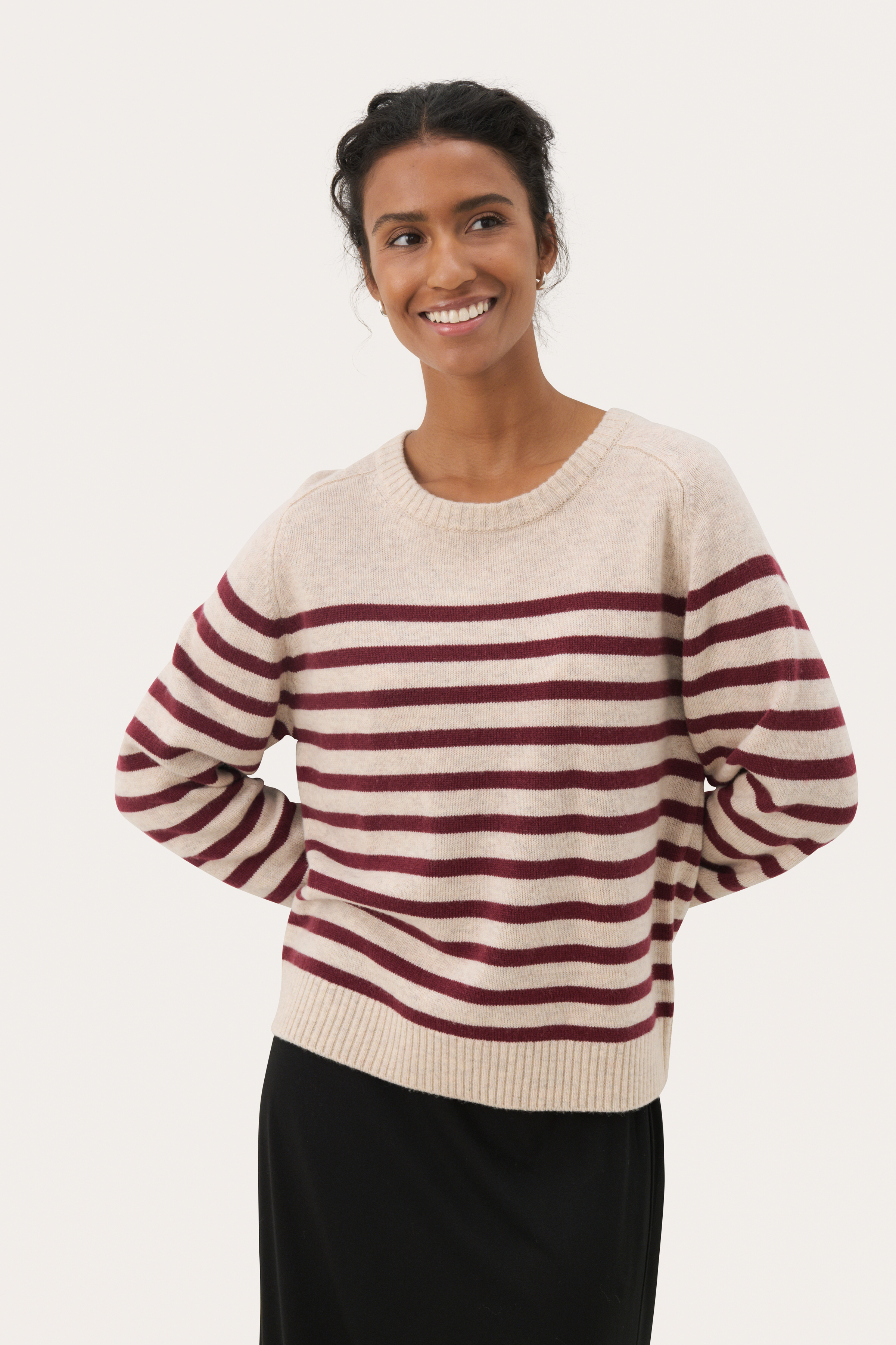NiakaPW Pullover in tawny port stripe / purple colour