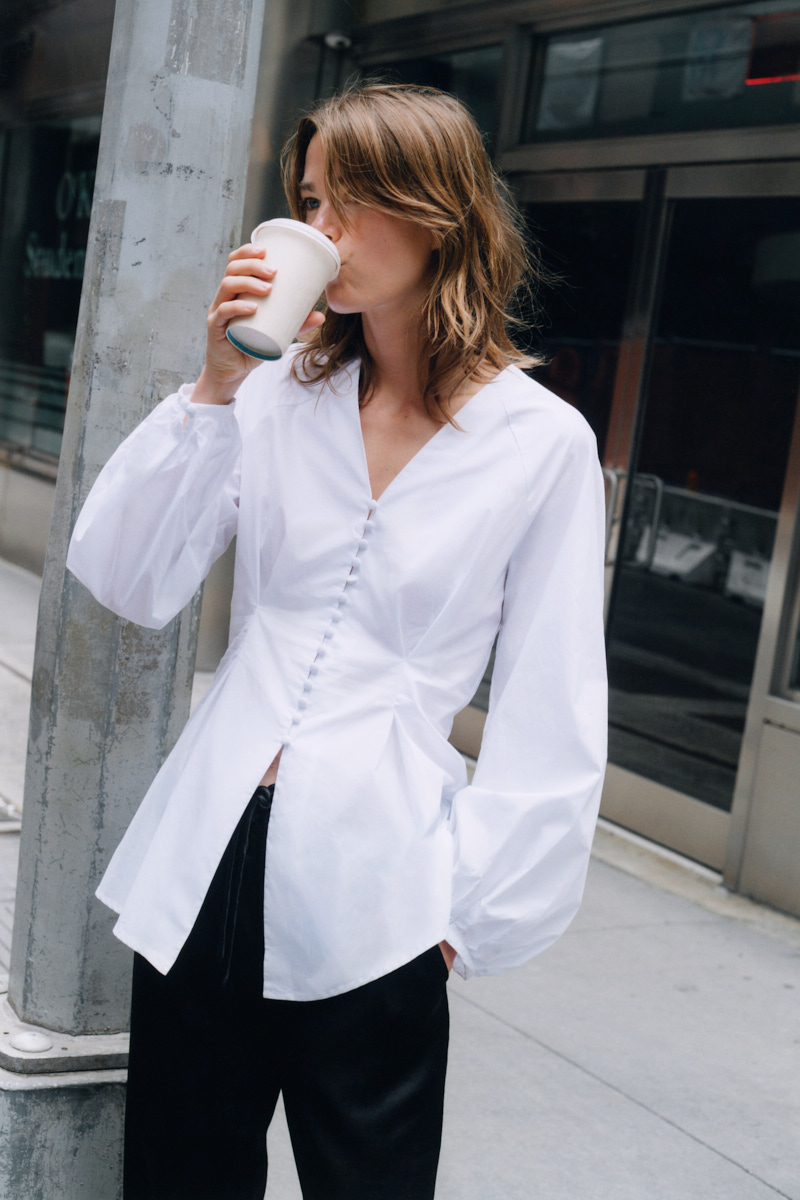 週末限定値下げ　elu. Margaret blouse White HelveIW Blouse in pure white cotton