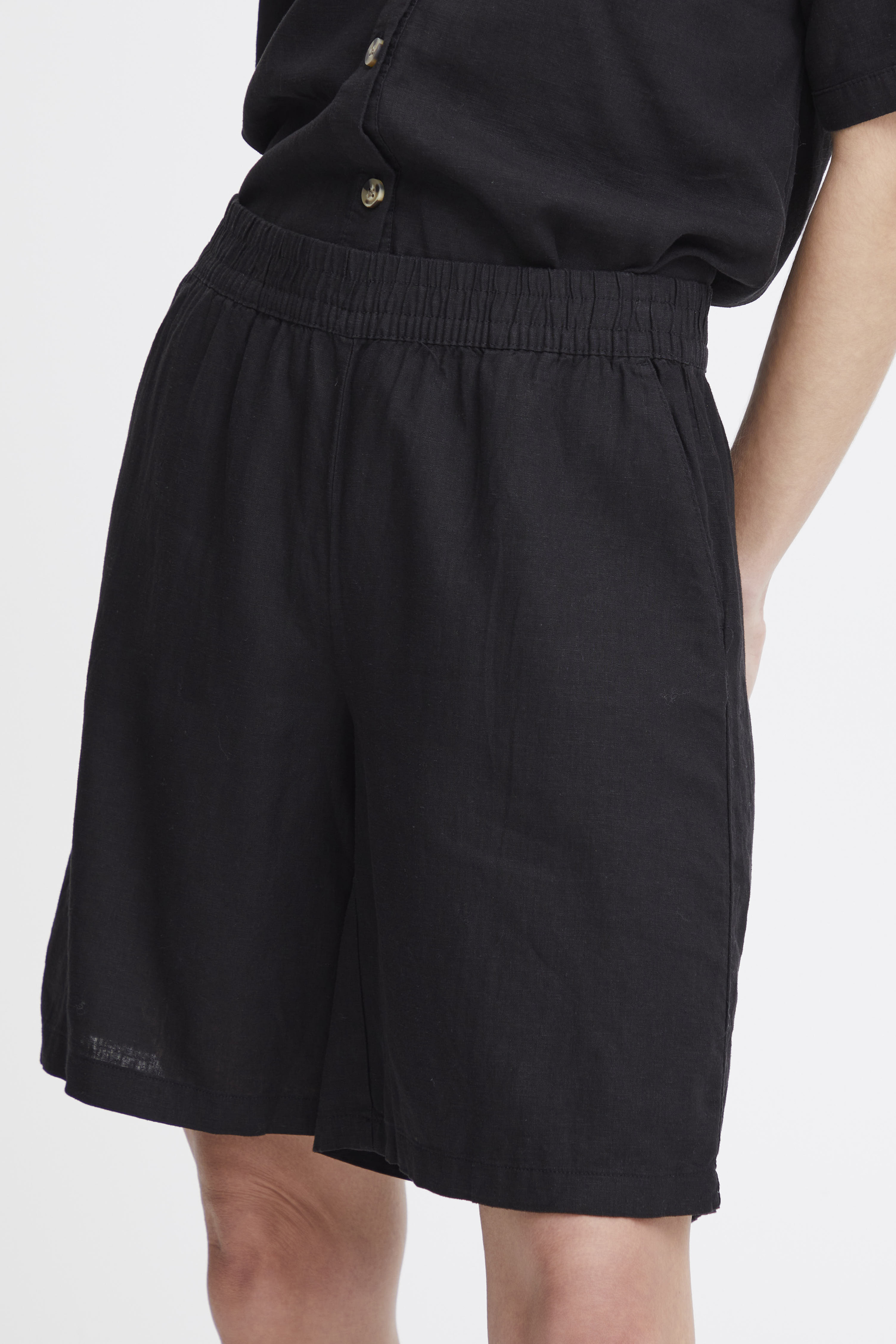 BYFALAKKA Shorts in black colour | b.young
