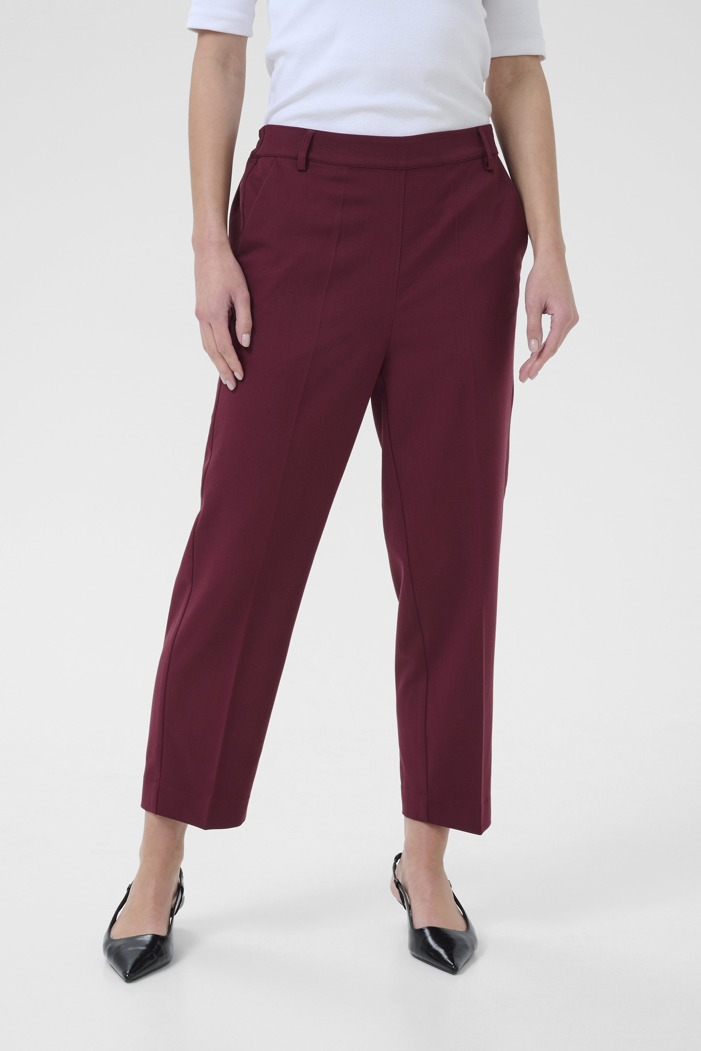 Qoo　0527 KAsakura Cropped Pants in black deep colour | KAFFE Clothing