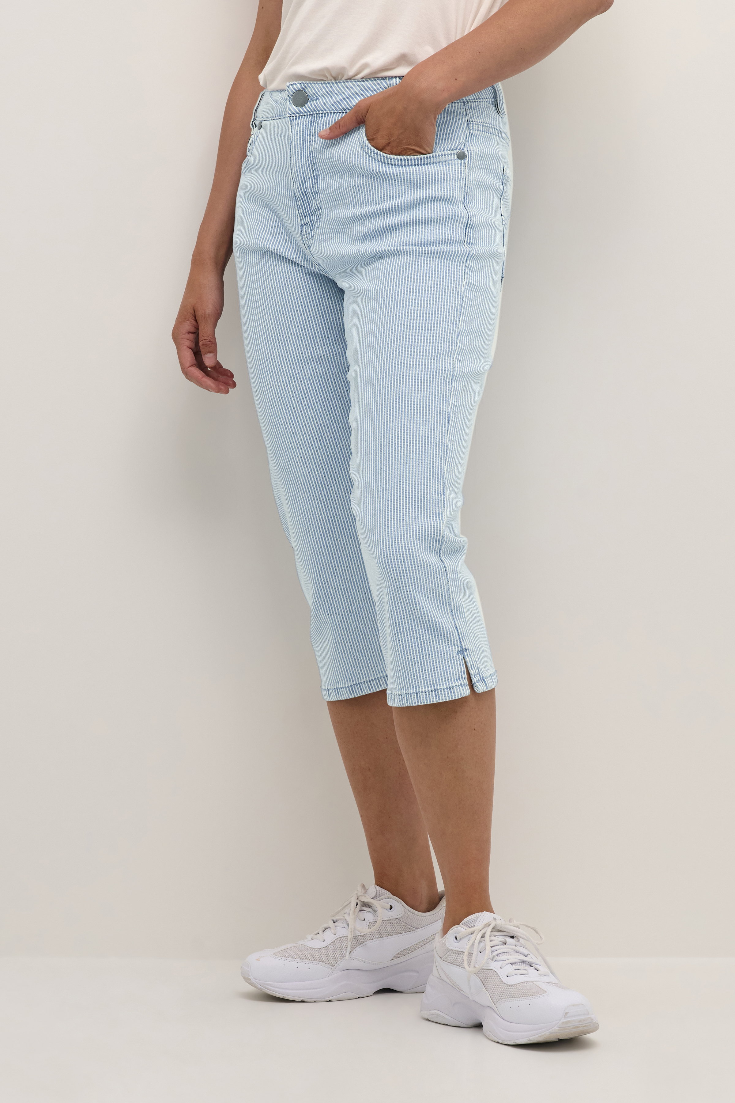 CUmilky Capri pants